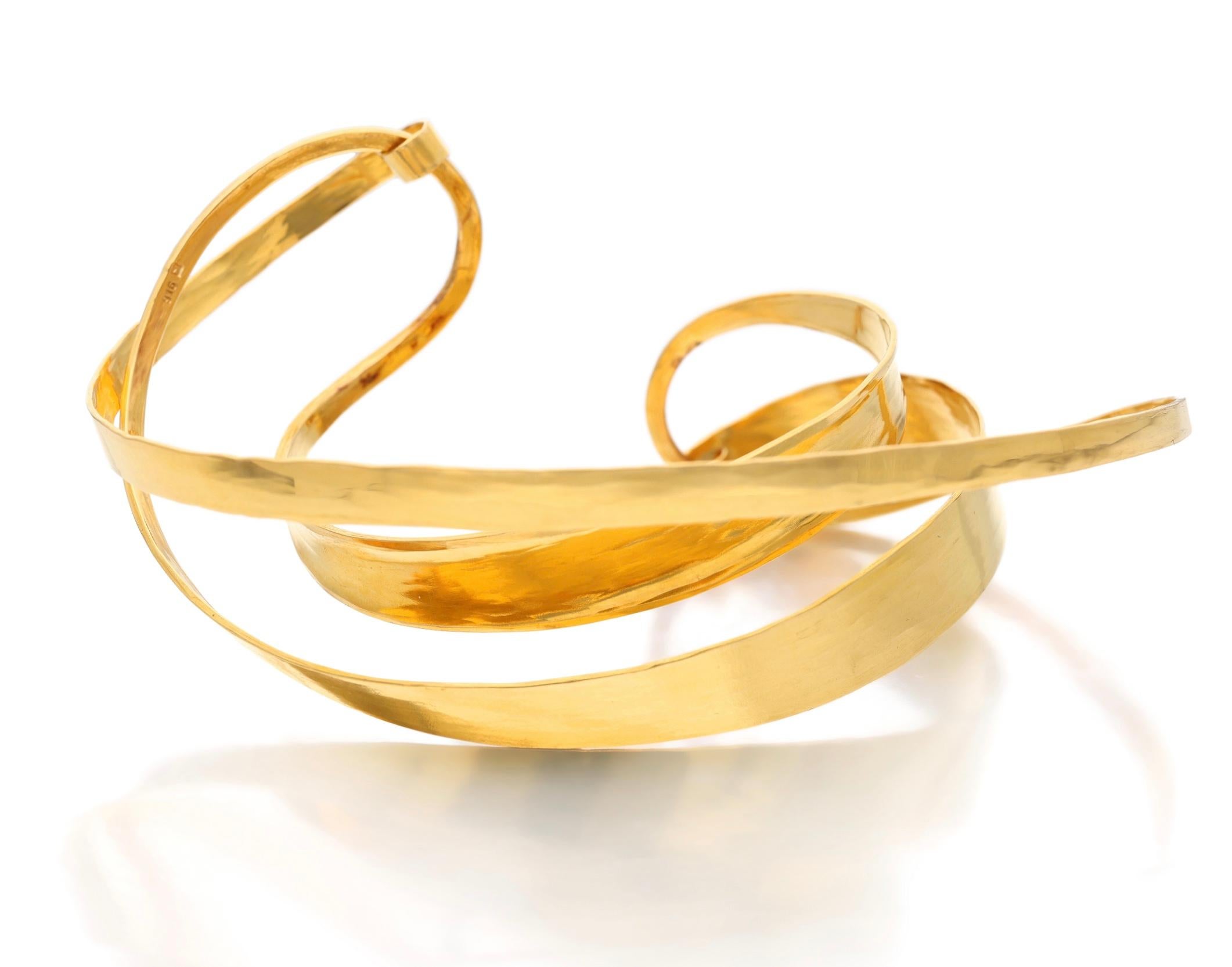 Gold Sculptural Cuff Bracelet In Excellent Condition For Sale In New York, NY