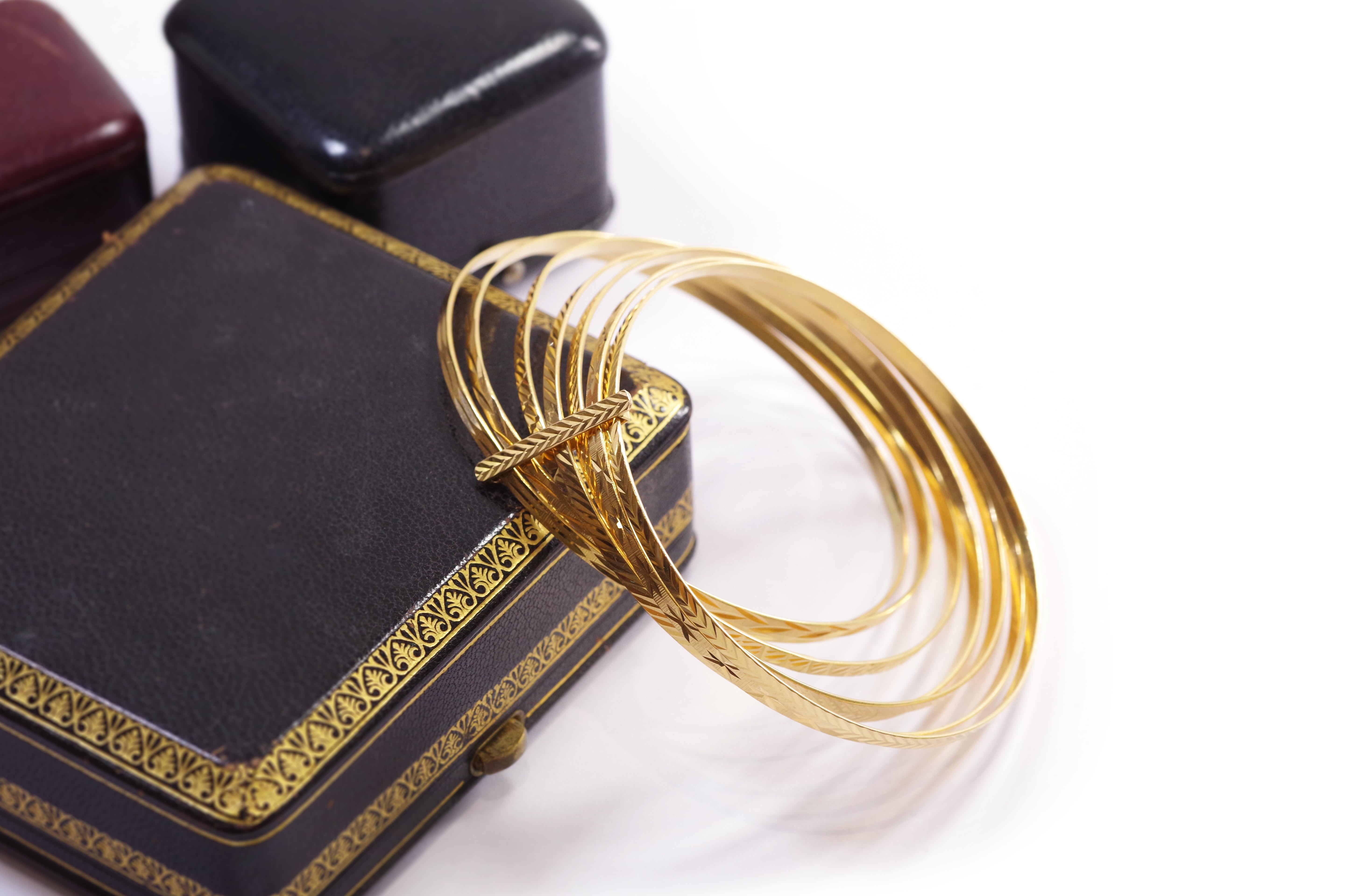 Modern Gold semainier bracelet in gold 18k, vintage bracelet, bangle bracelet For Sale