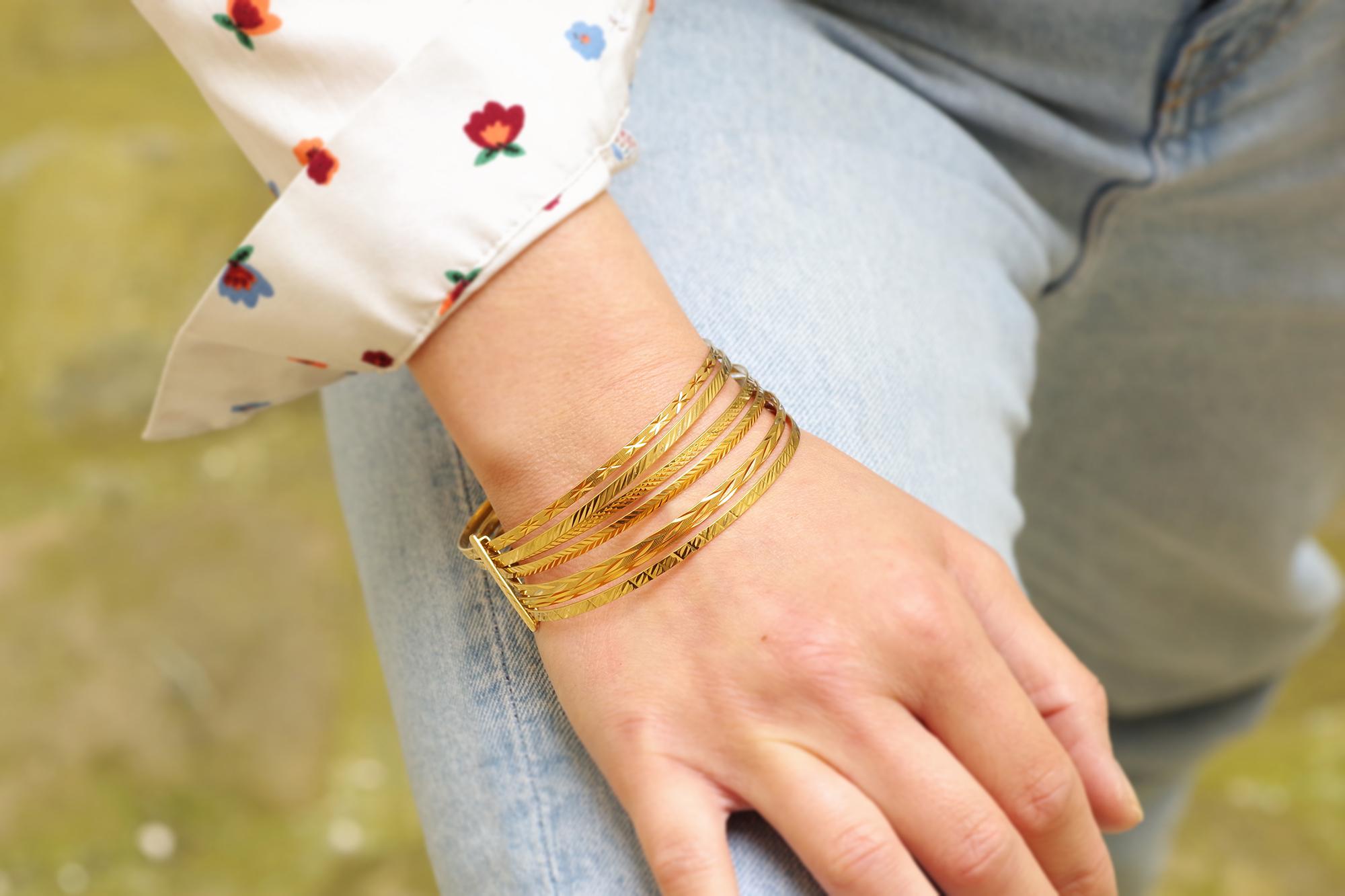 Women's Gold semainier bracelet in gold 18k, vintage bracelet, bangle bracelet For Sale