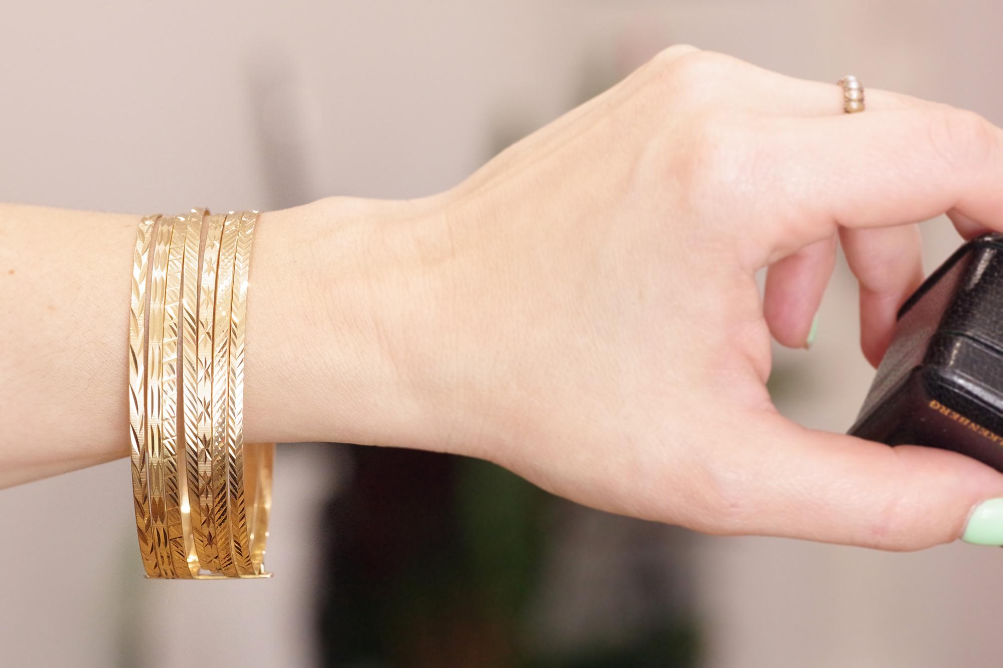 Gold semainier bracelet in gold 18k, vintage bracelet, bangle bracelet For Sale 1