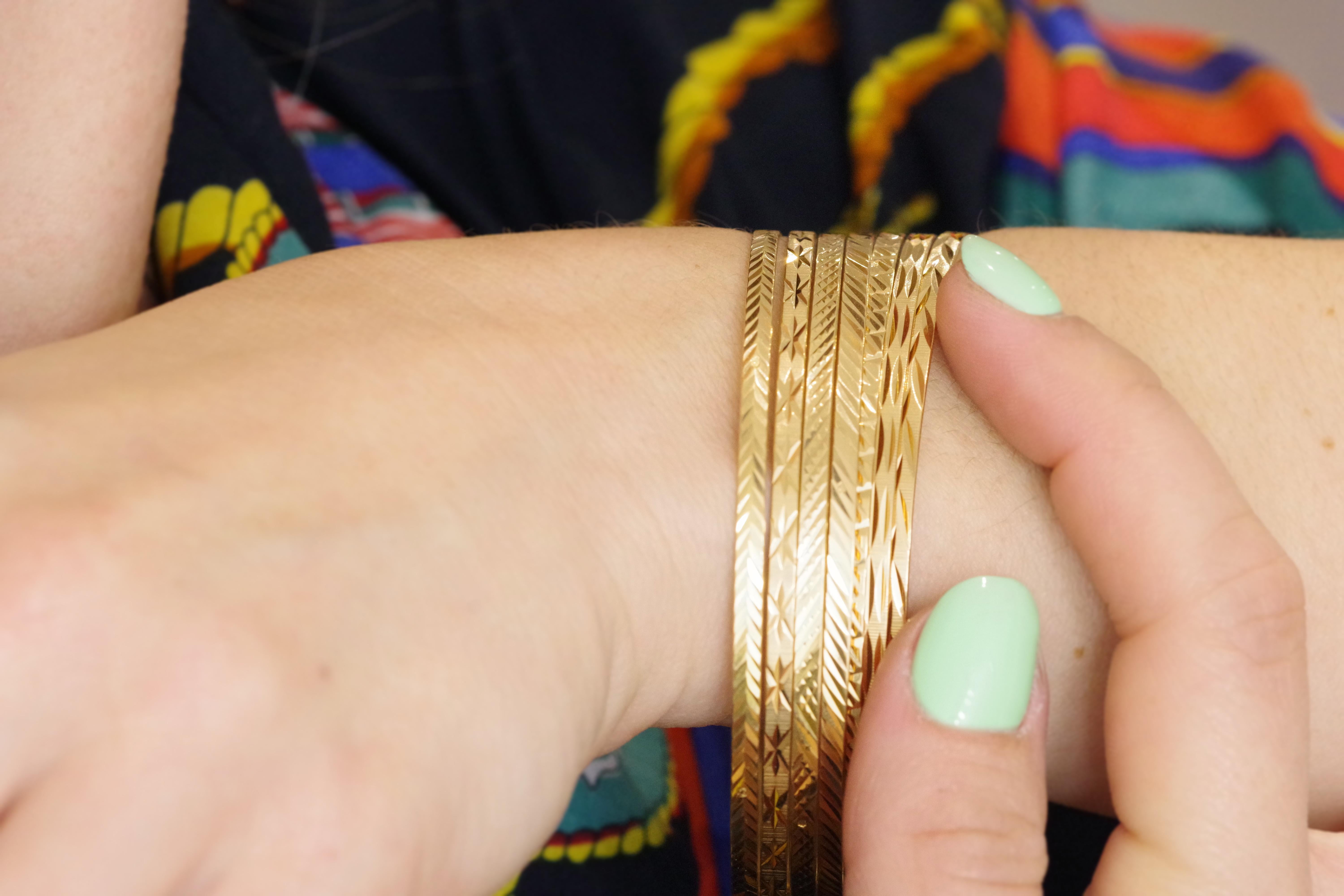 Gold semainier bracelet in gold 18k, vintage bracelet, bangle bracelet For Sale 2