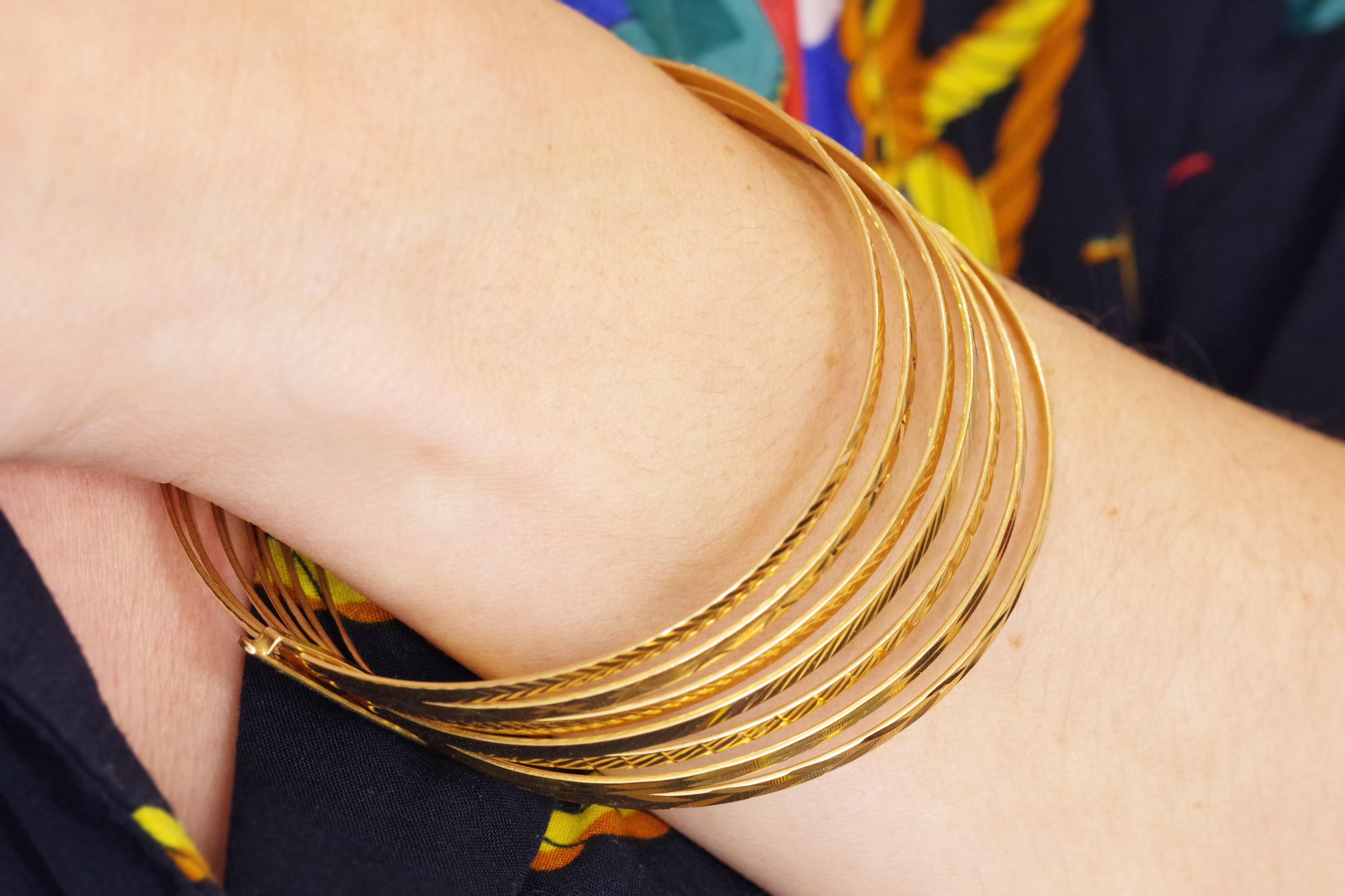 Gold semainier bracelet in gold 18k, vintage bracelet, bangle bracelet For Sale 3