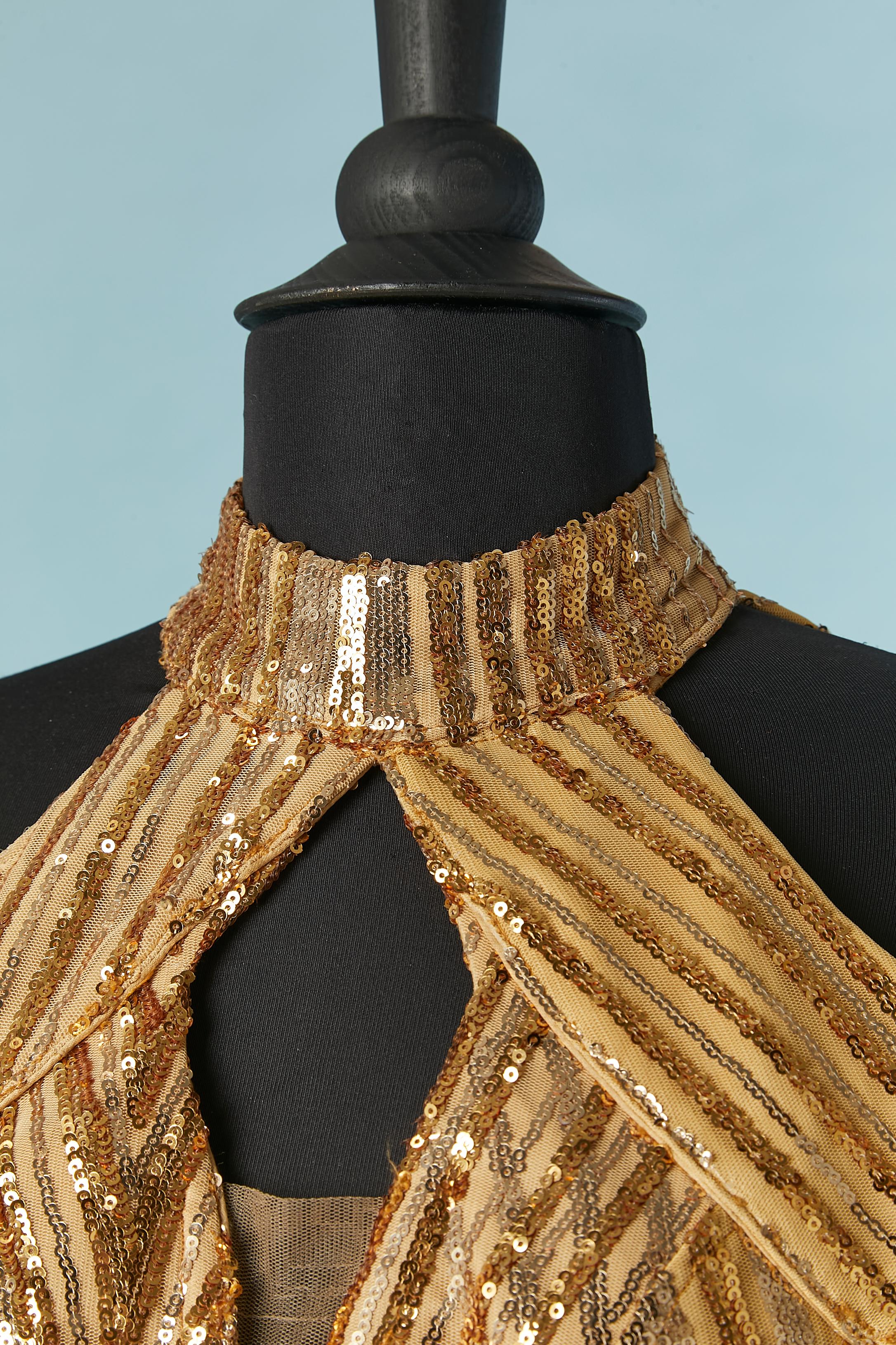 Marron Robe de soirée à sequins dorés fendue à l'avant et dentelle à l'arrière en vente