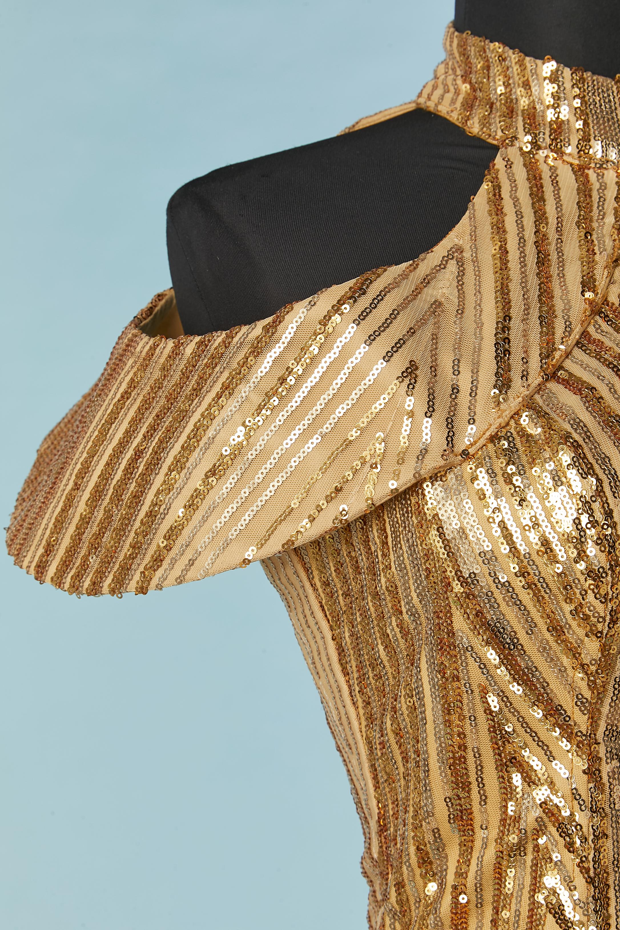 Robe de soirée à sequins dorés fendue à l'avant et dentelle à l'arrière Excellent état - En vente à Saint-Ouen-Sur-Seine, FR