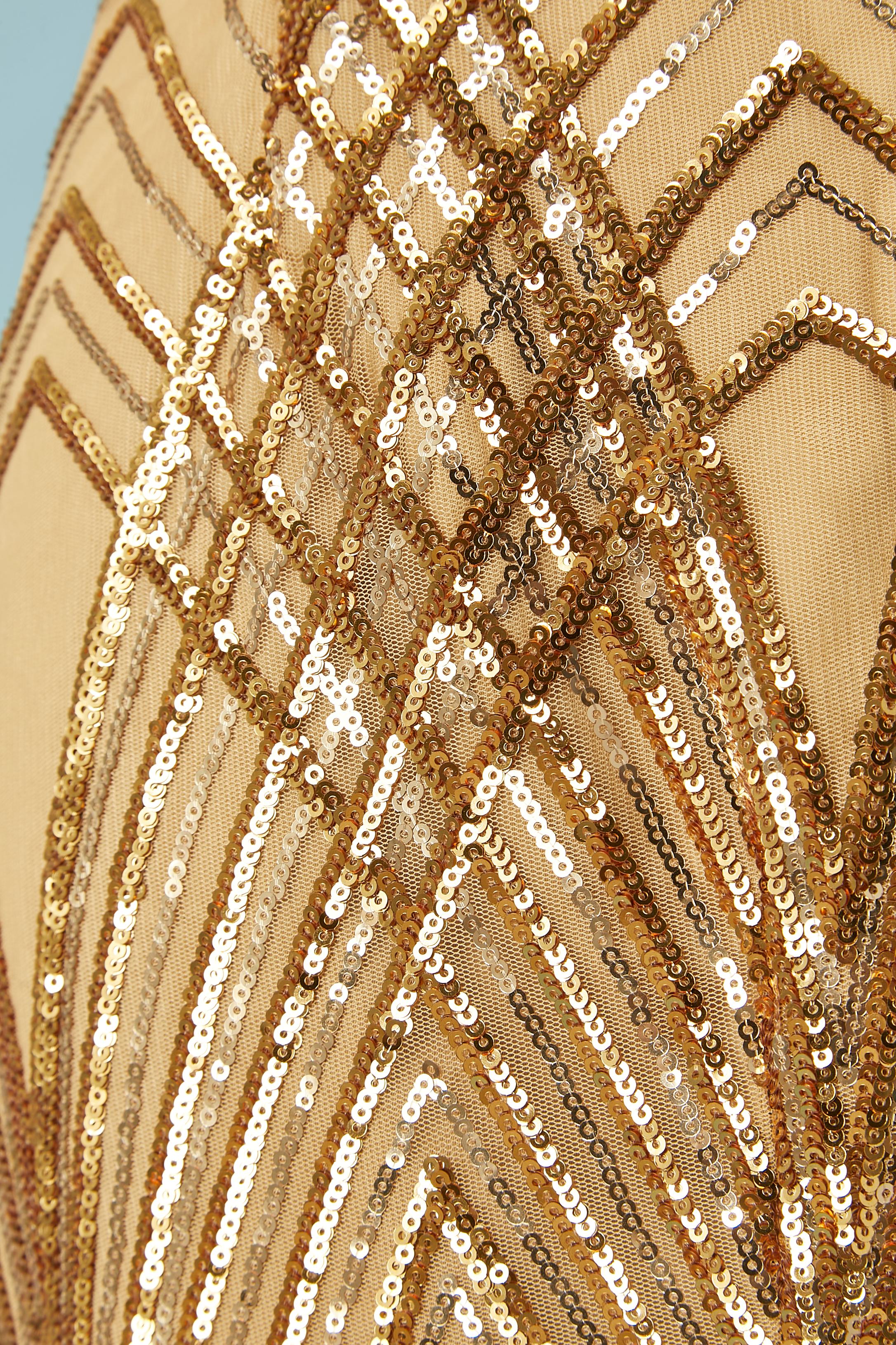 Robe de soirée à sequins dorés fendue à l'avant et dentelle à l'arrière en vente 1