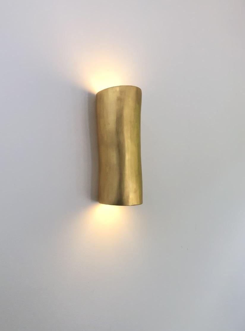 Organic Modern Serenity Wall Sconce in 23.5 Carat Gold Leaf by Hannah Woodhouse In New Condition In London, GB