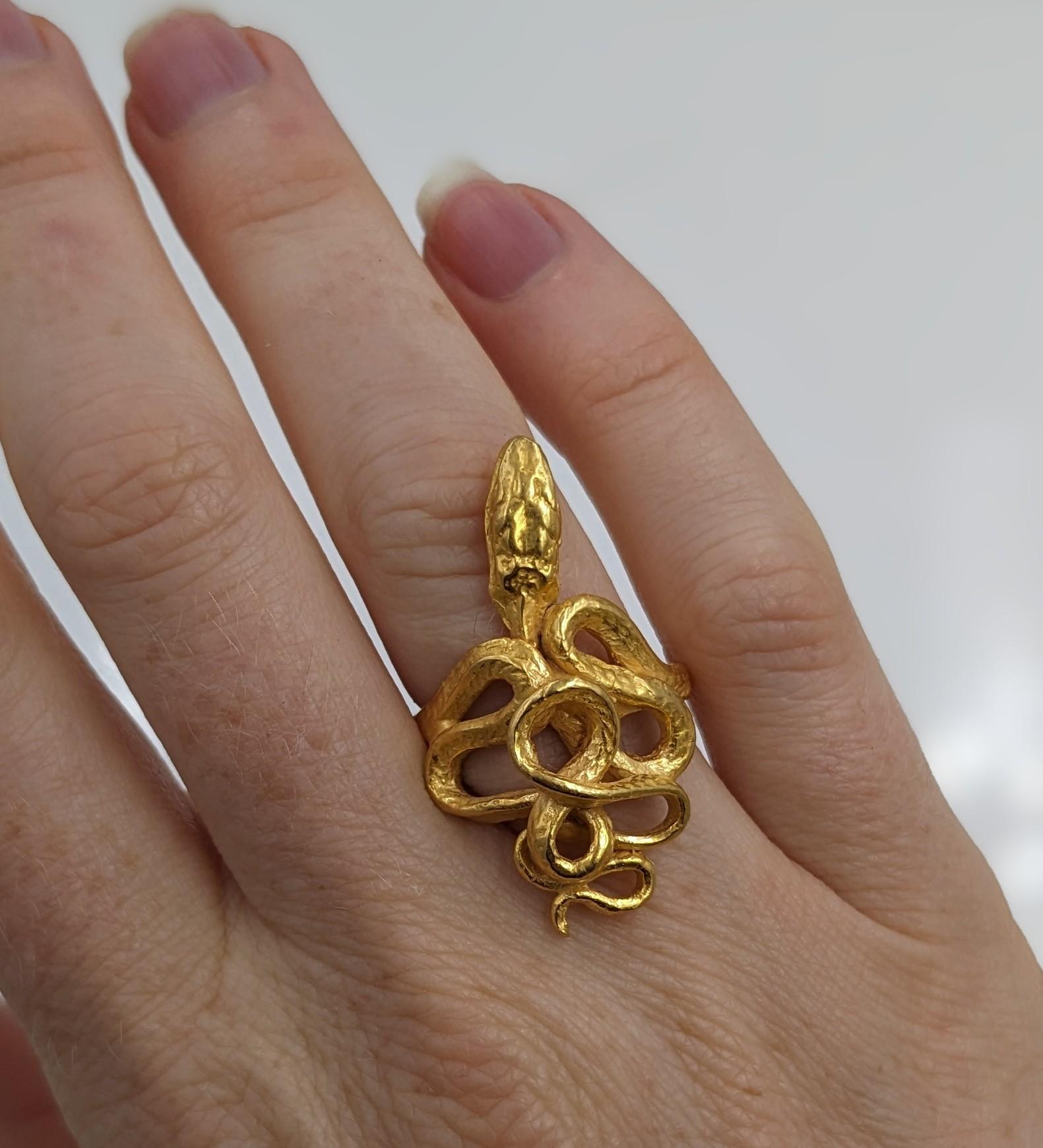 Gold Serpentine Ring In New Condition For Sale In Asheville, NC