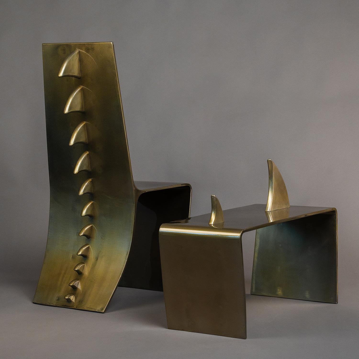 Gold Shark Coffee Table by Giulia Maria Ligresti
Dimensions: D 79 x W 35 x H 38 cm.
Materials: Iron.

This all-gold iron coffee table exudes elegance and luxury. The entire table, including the shark fin accents, is crafted from gold-colored iron.