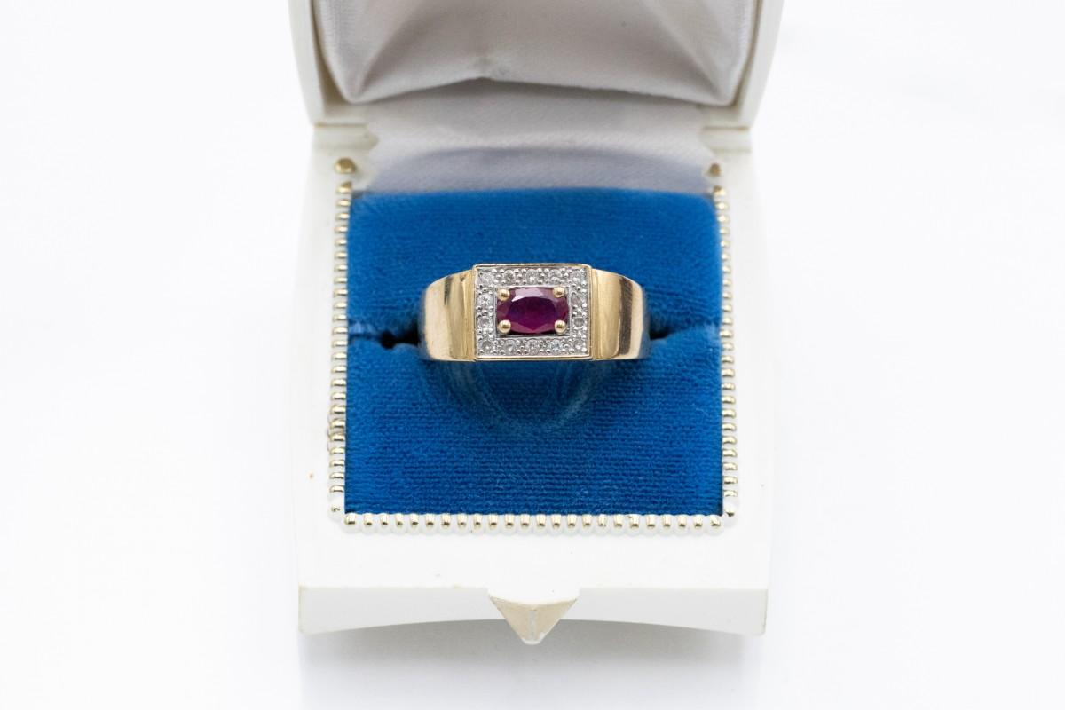 Gold signet ring with ruby and diamonds, France, mid XX cent. For Sale 1