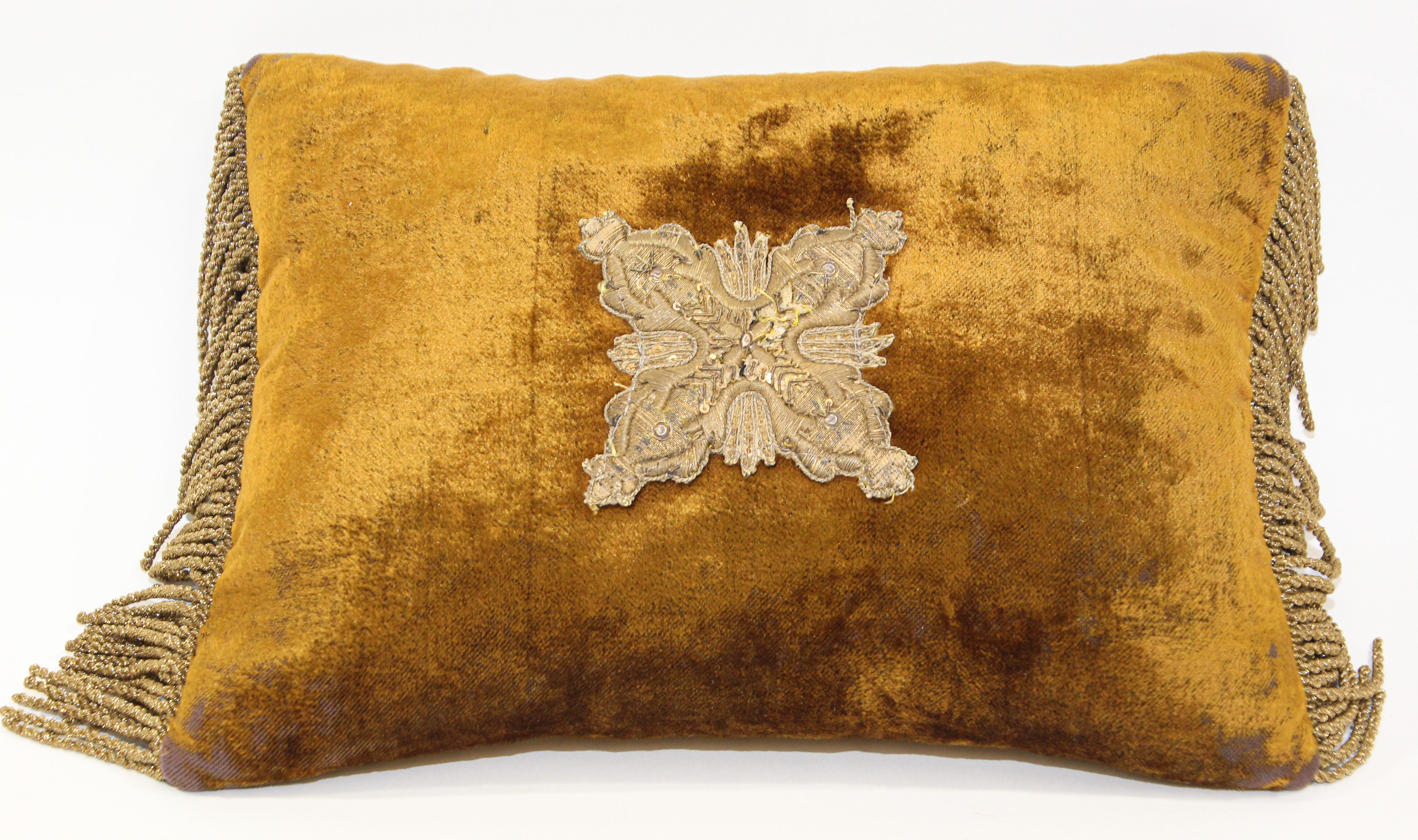 Gold brown silk velvet pillow hand embroidered with gold threads.
Handcrafted luxury throw pillow Dupioni silk backed.
Small delicate and elegant hand-made silk pillow embroidered with gold wire metallic thread applique in the center.
Raised gold