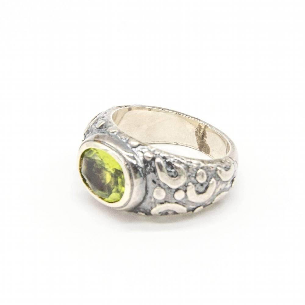 Gold, Silver and Peridot Ring In New Condition For Sale In Barcelona, CT