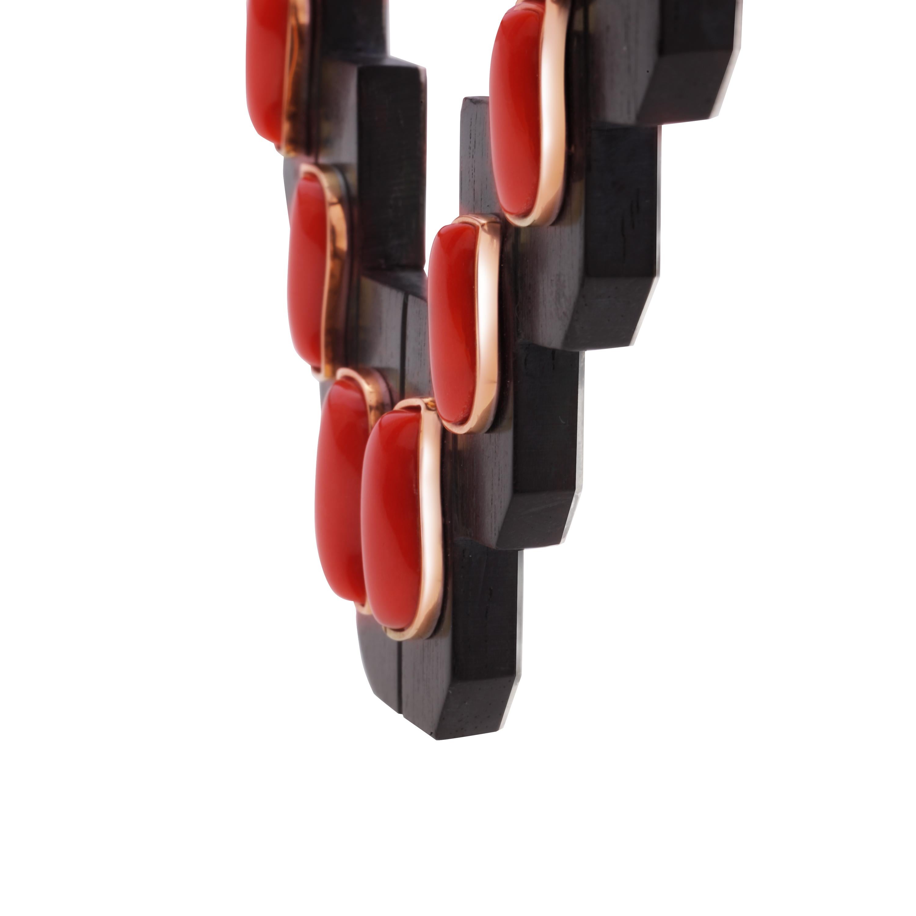 Gold sterling Silver  Ebony and Coral Necklace In New Condition For Sale In Barcelona, ES