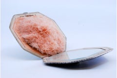 Neceser de oro y plata con flor de esmalte azul y espejo interior