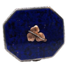 Scatola da toilette in oro e argento con fiore smaltato blu e specchio interno Scatola da toilette in oro e argento con fiore smaltato blu e specchio interno