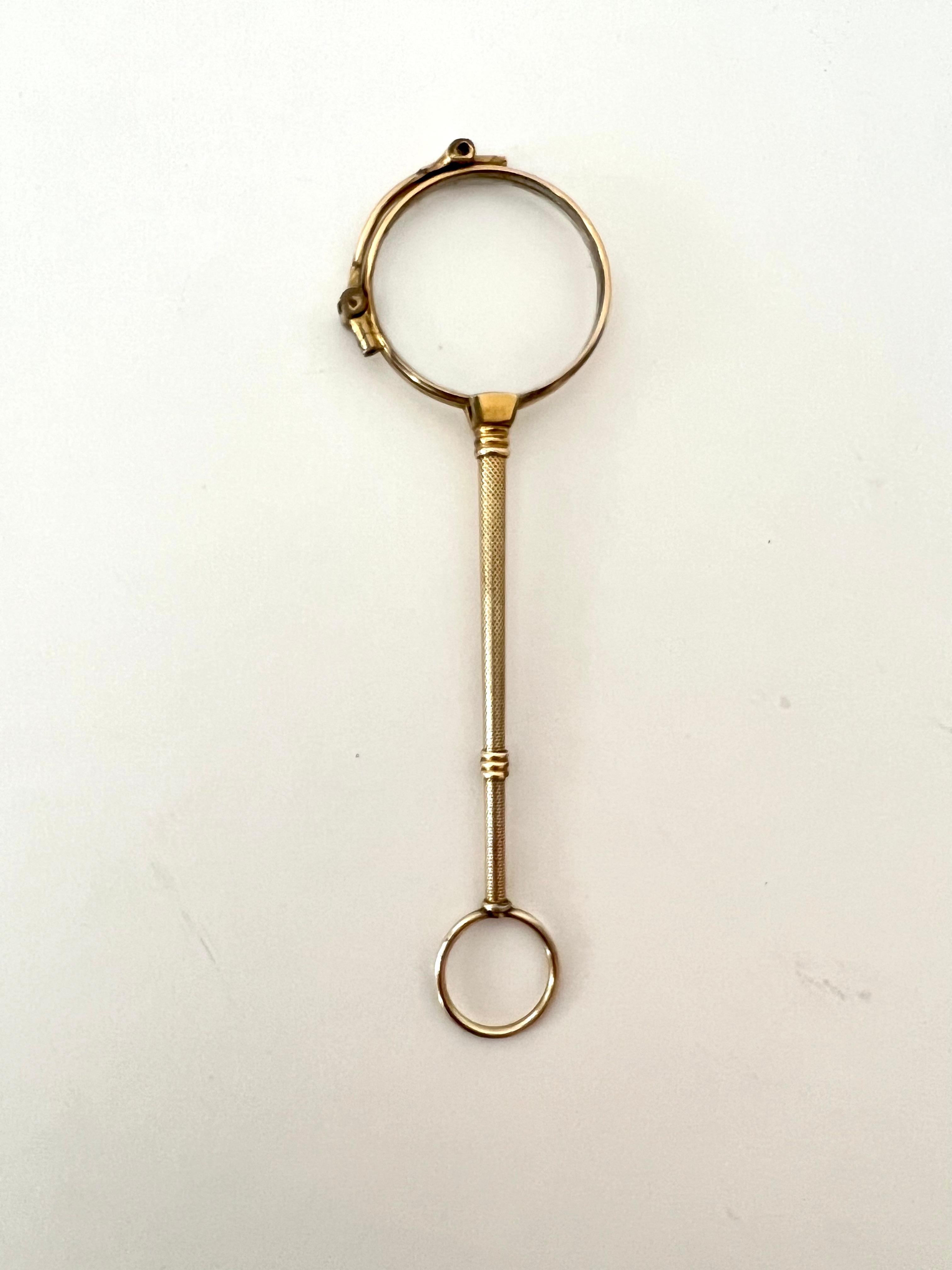 A wonderfully decorative single monocle or magnifying glass that easily opens to become a Lorgnette. The Piece looks great on a desk or work station or as a vintage display piece - very cleaver design and works great.

Can be added to a chain.