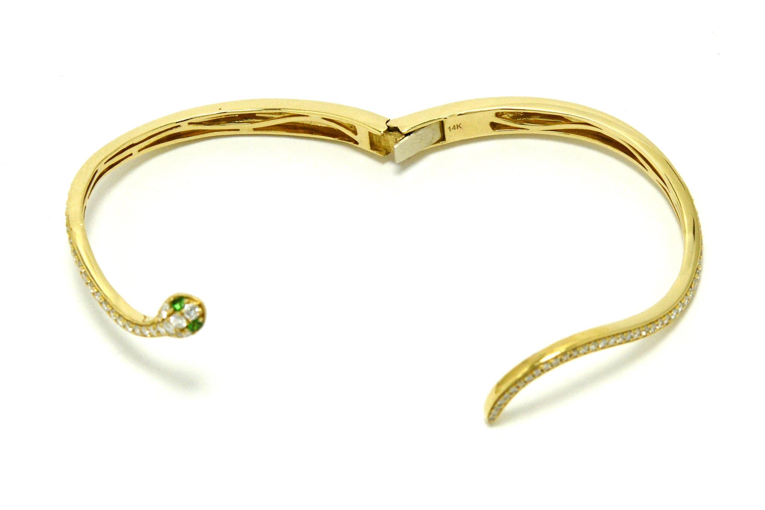 Goldschlange 1,50 Karat Diamant & Tsavorit Pavé Armband im Zustand „Neu“ im Angebot in Santa Barbara, CA