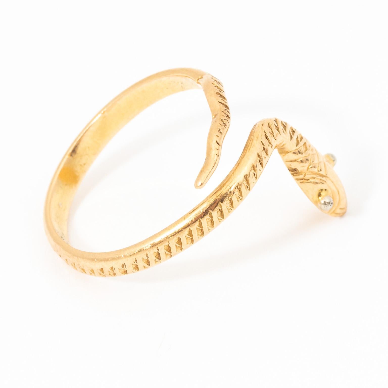 Gold Snake Ring In Good Condition For Sale In St.amford, CT