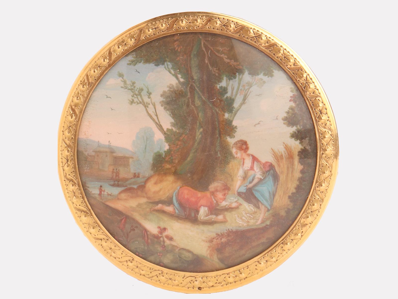 Gold snuffbox, guache, tortoiseshell, France 1784. For Sale 11