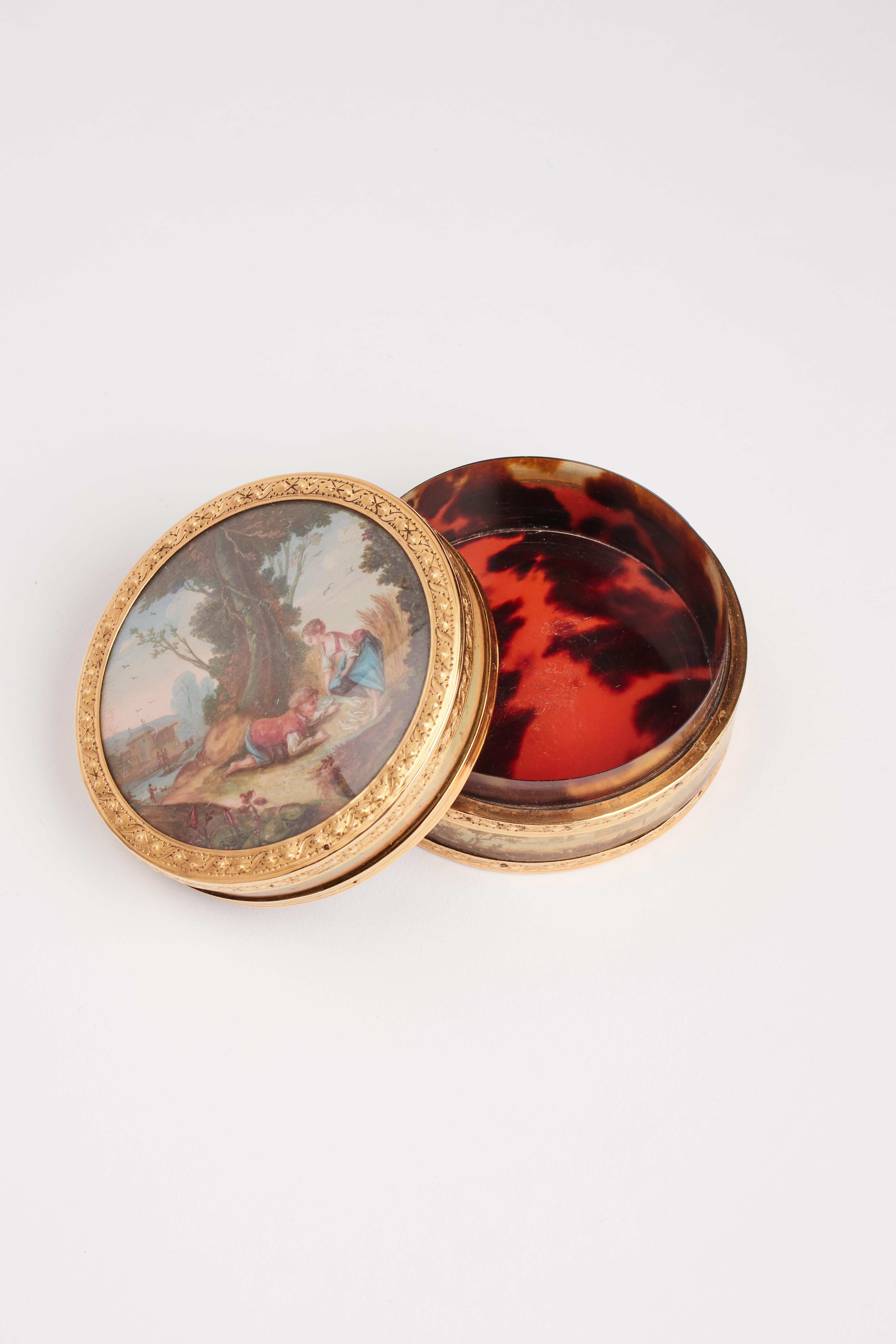 Gold snuffbox, guache, tortoiseshell, France 1784. In Good Condition For Sale In Milan, IT