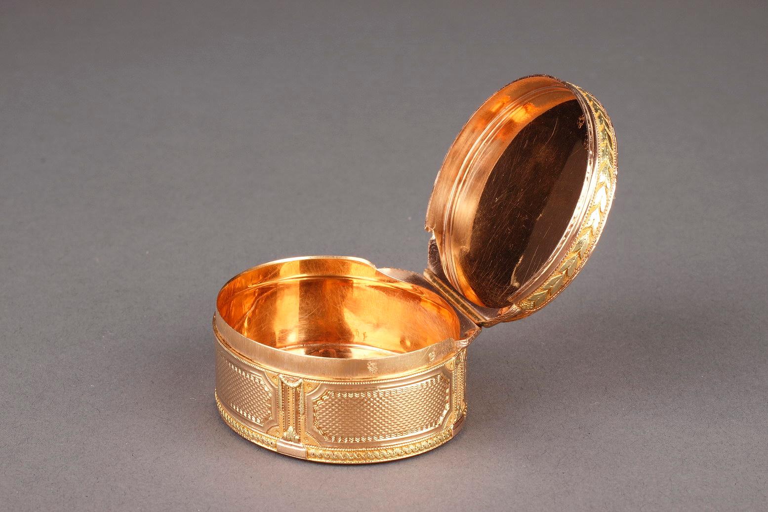 Gold Snuffbox, Louis XVI Period 8