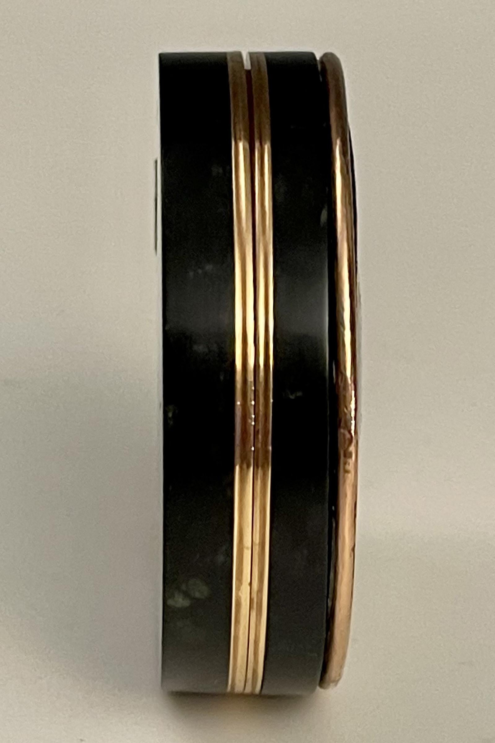 19th Century Gold snuffbox with miniature, France 1810. For Sale