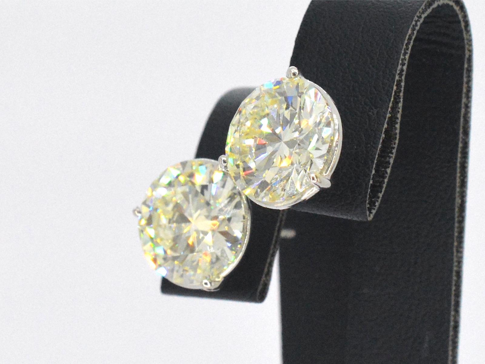 Contemporary Golden Solitaire Earrings of total 10.00 carat. For Sale