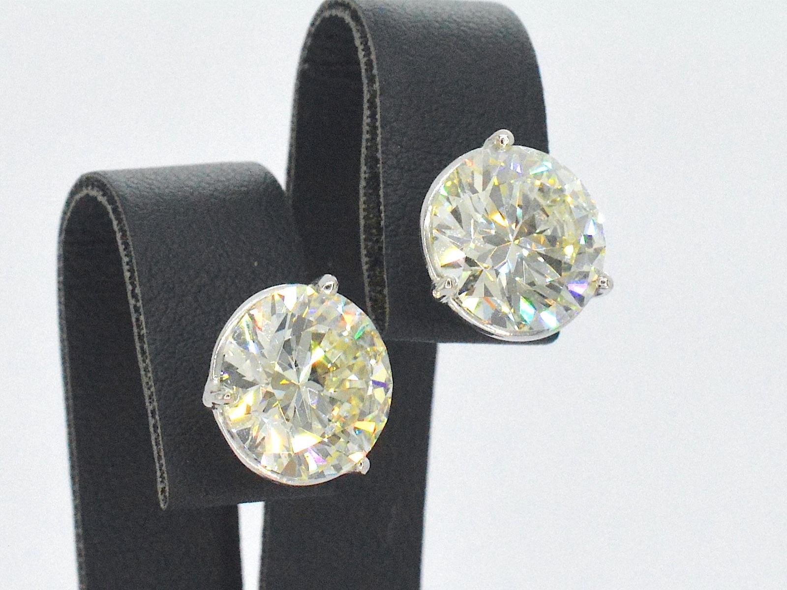 Brilliant Cut Golden Solitaire Earrings of total 10.00 carat. For Sale