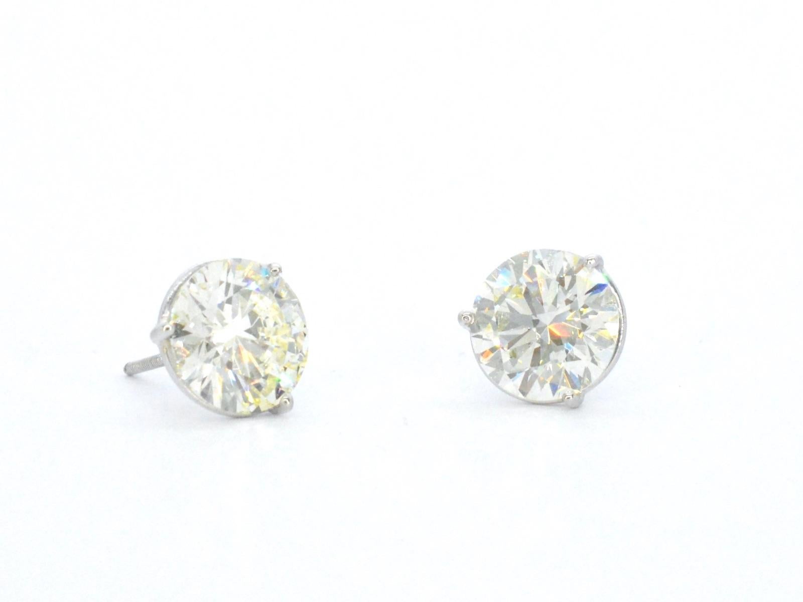 Golden Solitaire Earrings of total 10.00 carat. For Sale 2