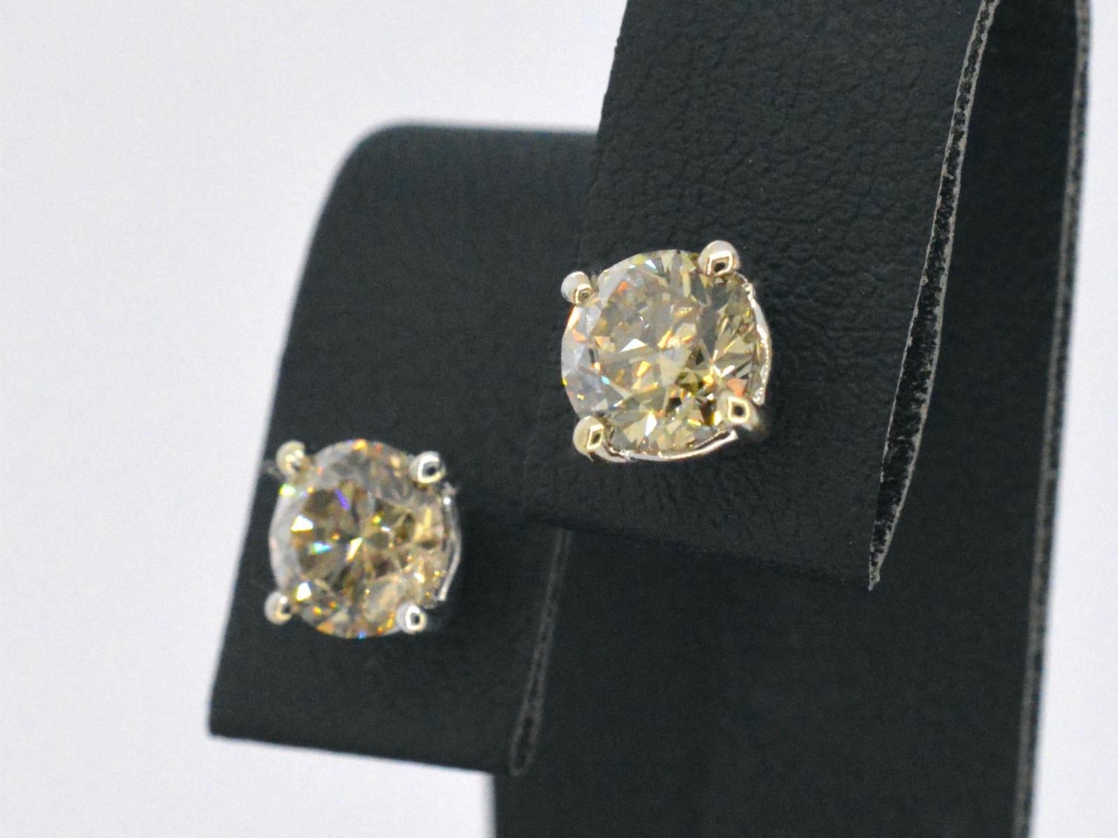 Contemporary Gold Solitaire Earrings with Champagne Diamond For Sale