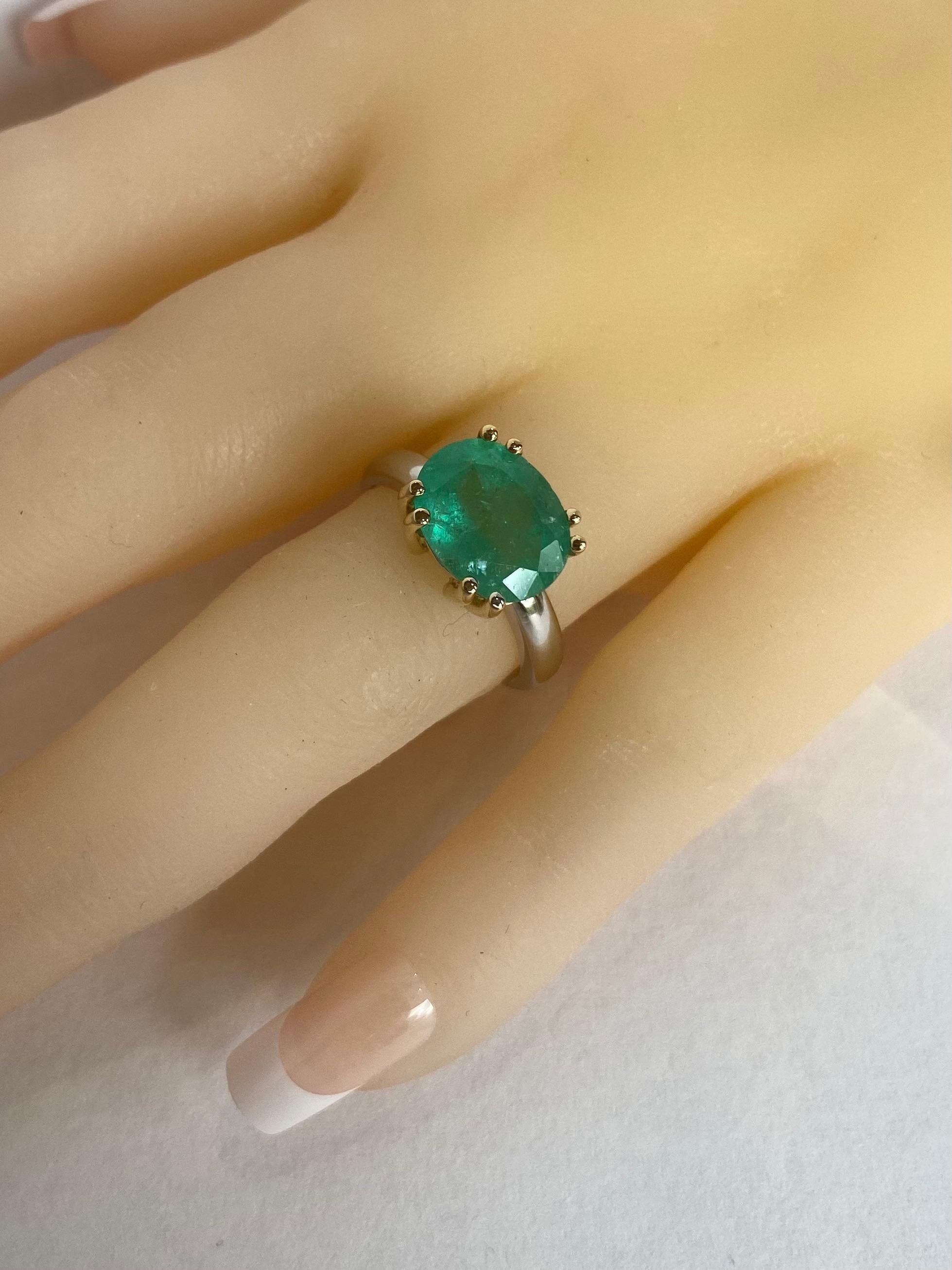 Oval Cut Solitaire Ring Natural Colombian Emerald Gold 18K For Sale