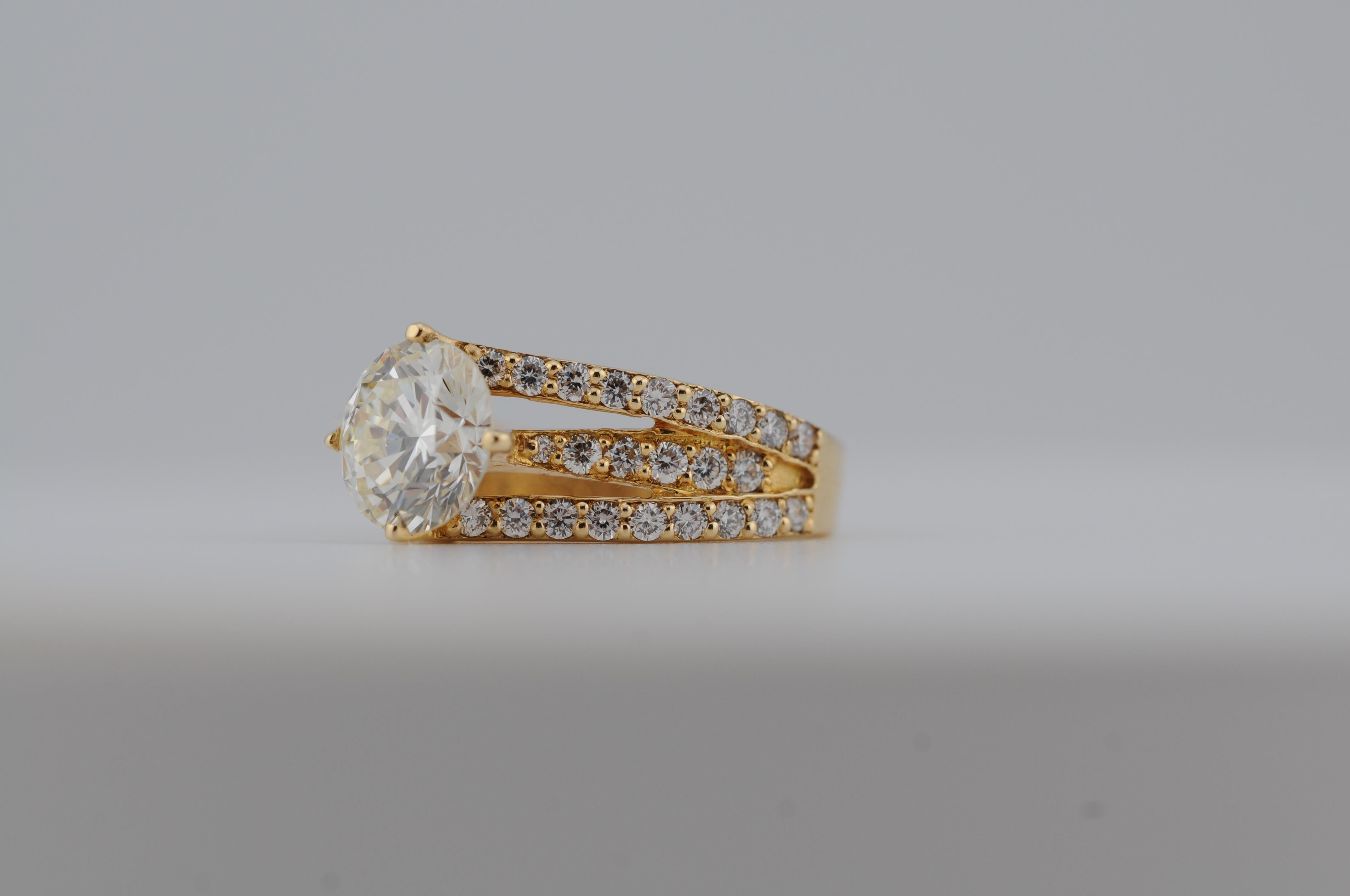 Bague solitaire avec diamants de 2 carats de pureté brillante :VVS1 en vente 1