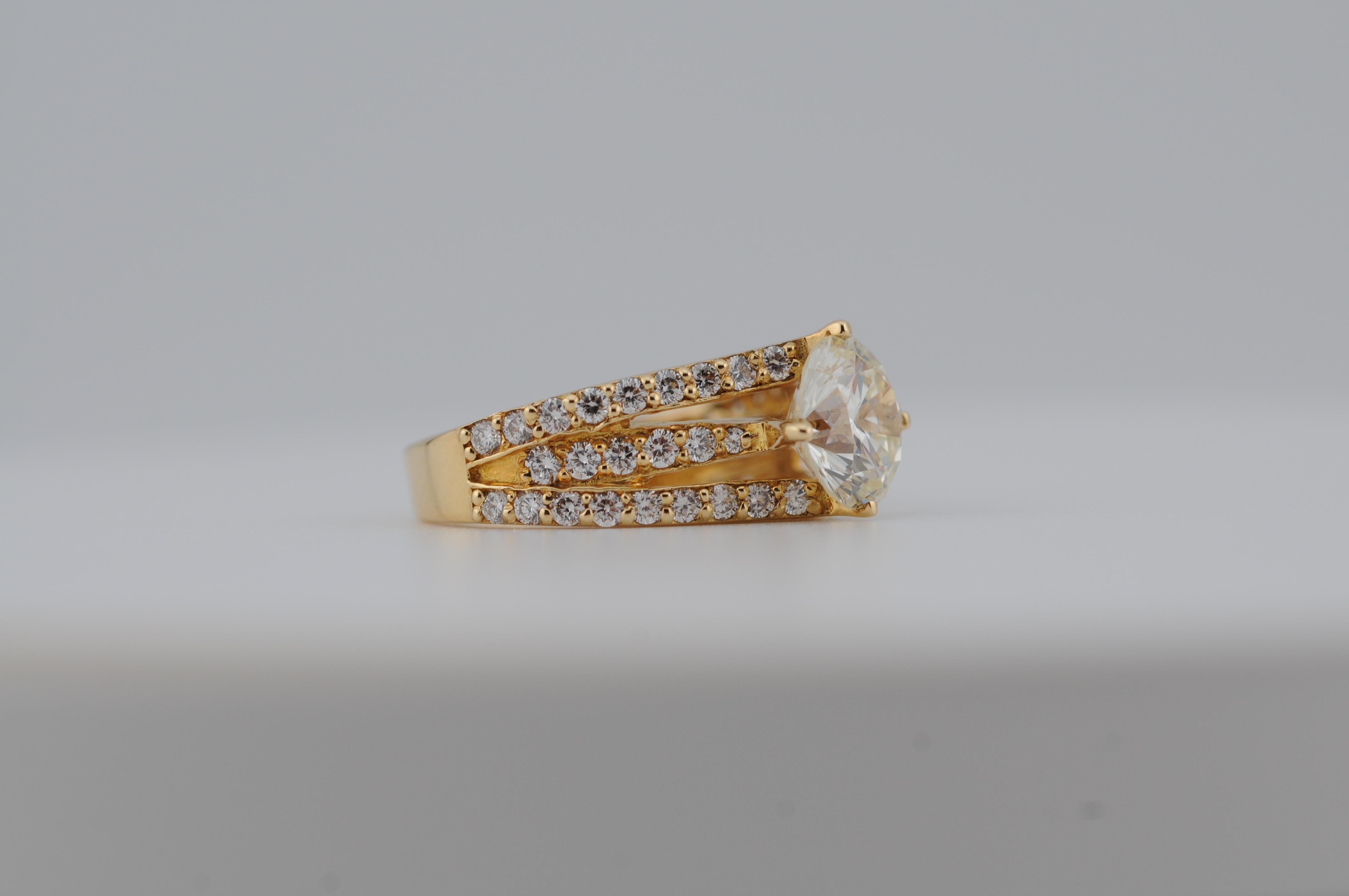 Bague solitaire avec diamants de 2 carats de pureté brillante :VVS1 en vente 2