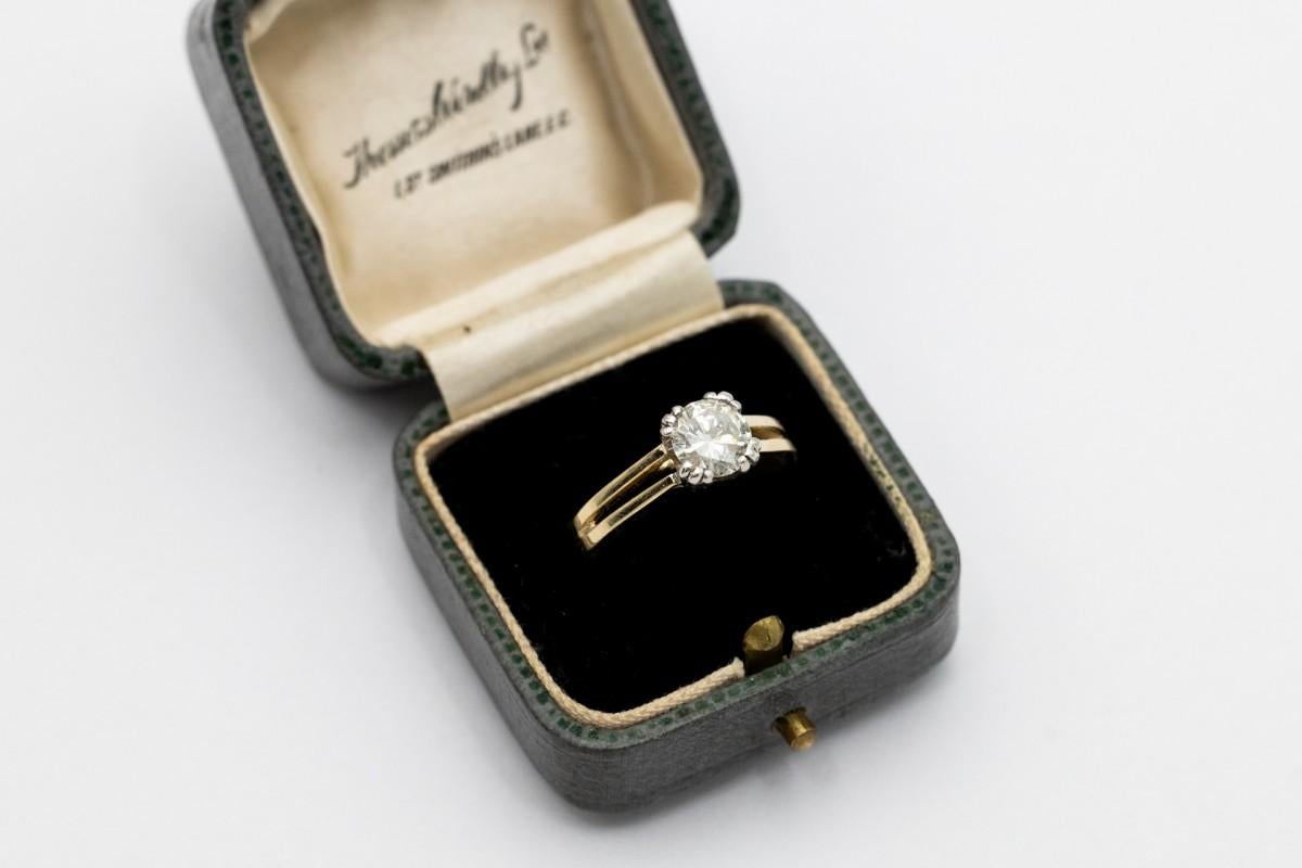 Taille brillant Bague solitaire avec un diamant de 1,02 carat, Pologne. en vente