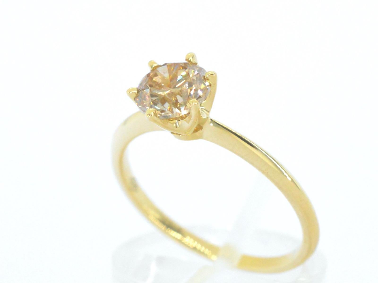 Contemporary Gold solitaire ring with diamond 1.01 carat For Sale
