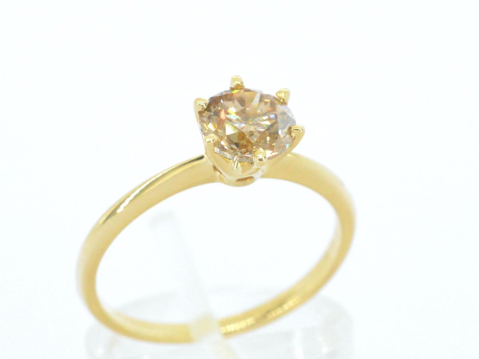 Brilliant Cut Gold solitaire ring with diamond 1.01 carat For Sale