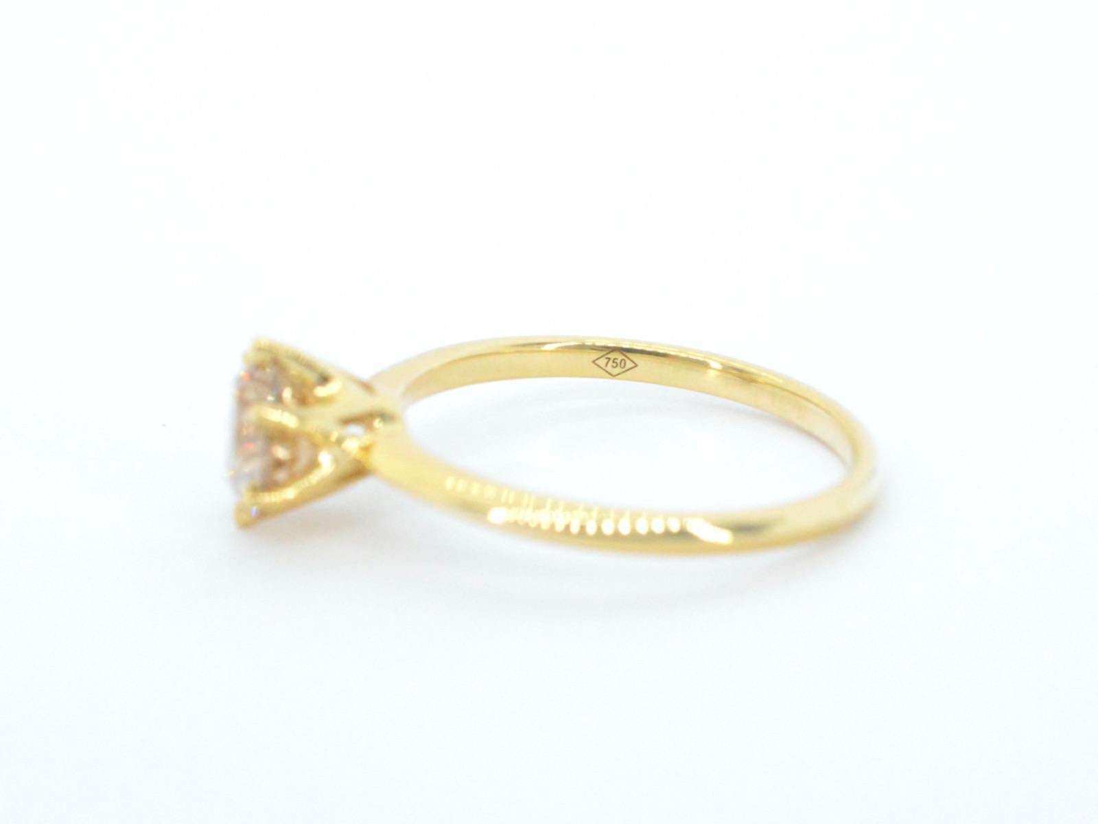 Gold solitaire ring with diamond 1.01 carat In Excellent Condition For Sale In AMSTELVEEN, NH