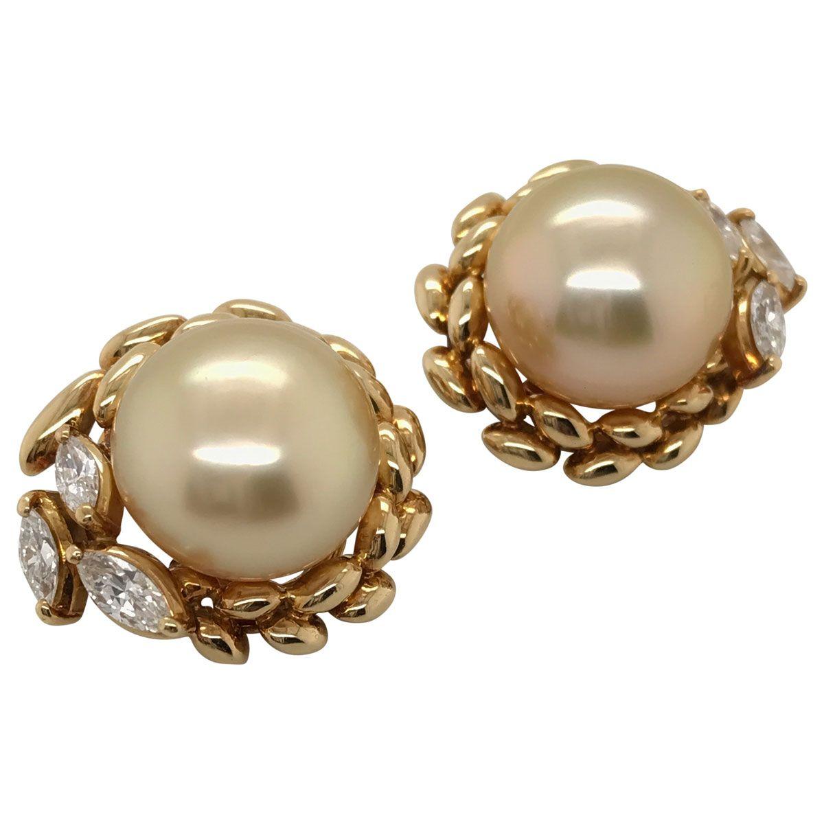 Gold South Sea Cultured Pearl and Diamond 18 Karat Yellow Gold Ear Clips In Excellent Condition In QLD , AU