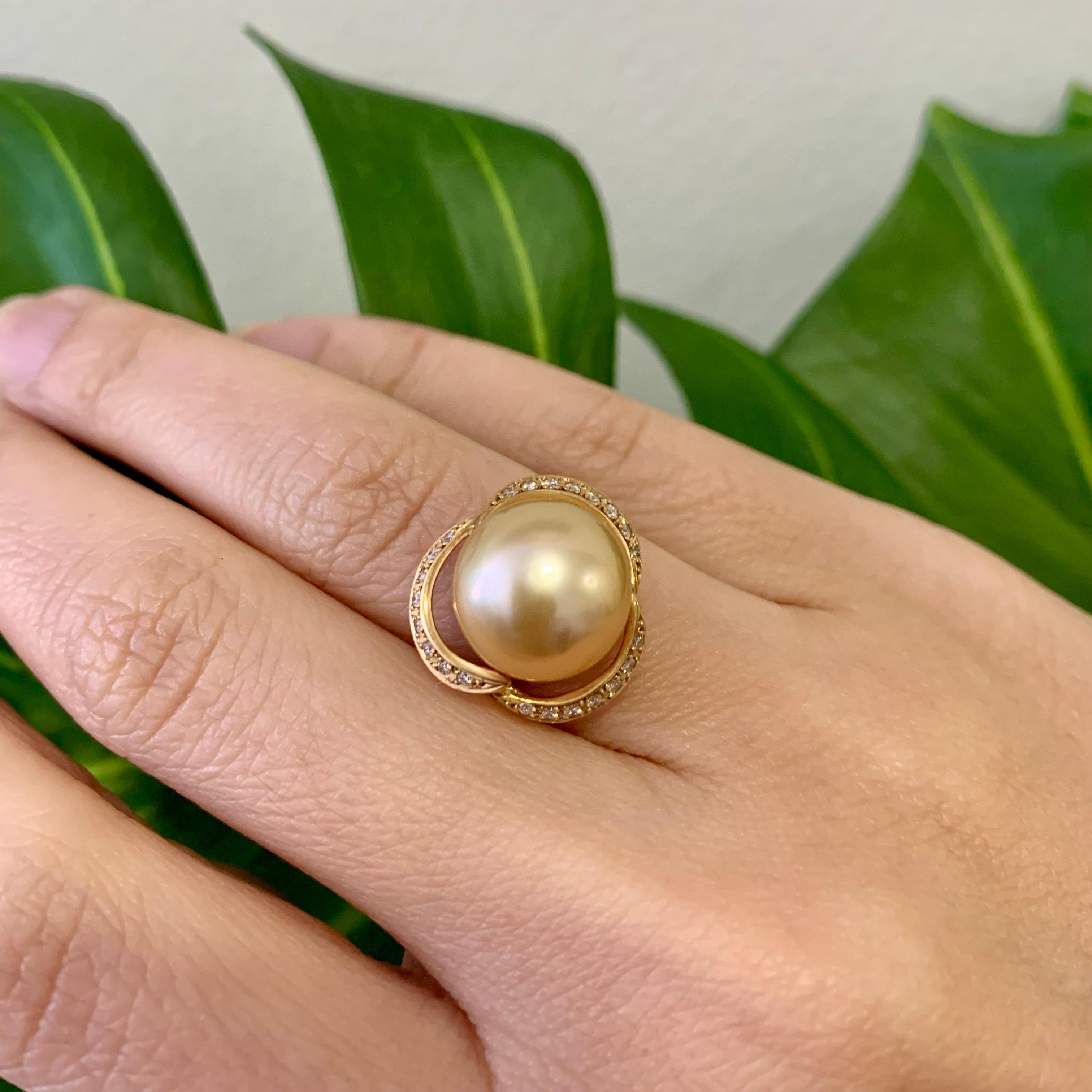 Gold South Sea Pearl Gold Diamond Ring, 'R55' For Sale 2