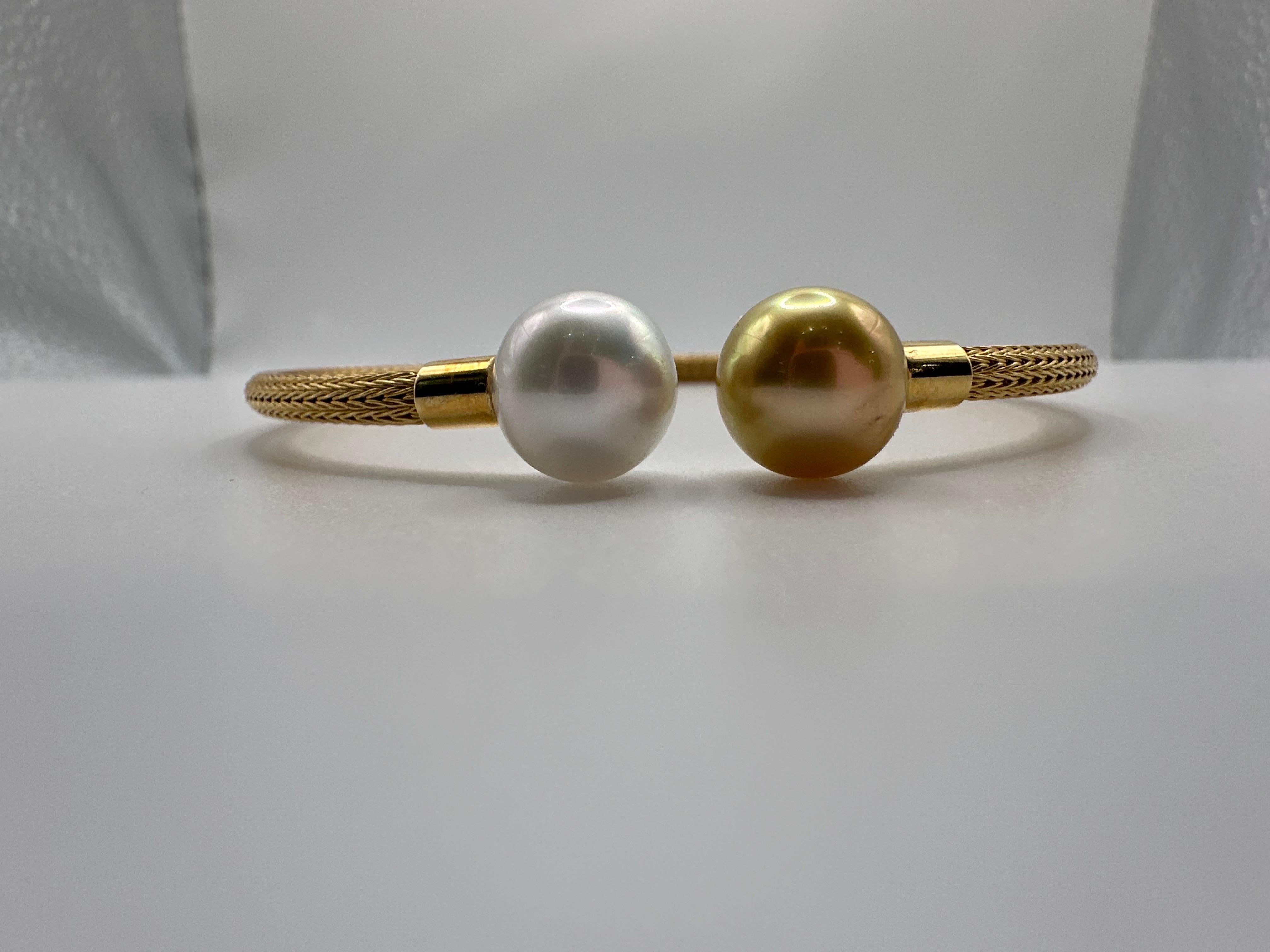 Round Cut GOLD South Sea pearl mesh bangle bracelet 18KT gold For Sale