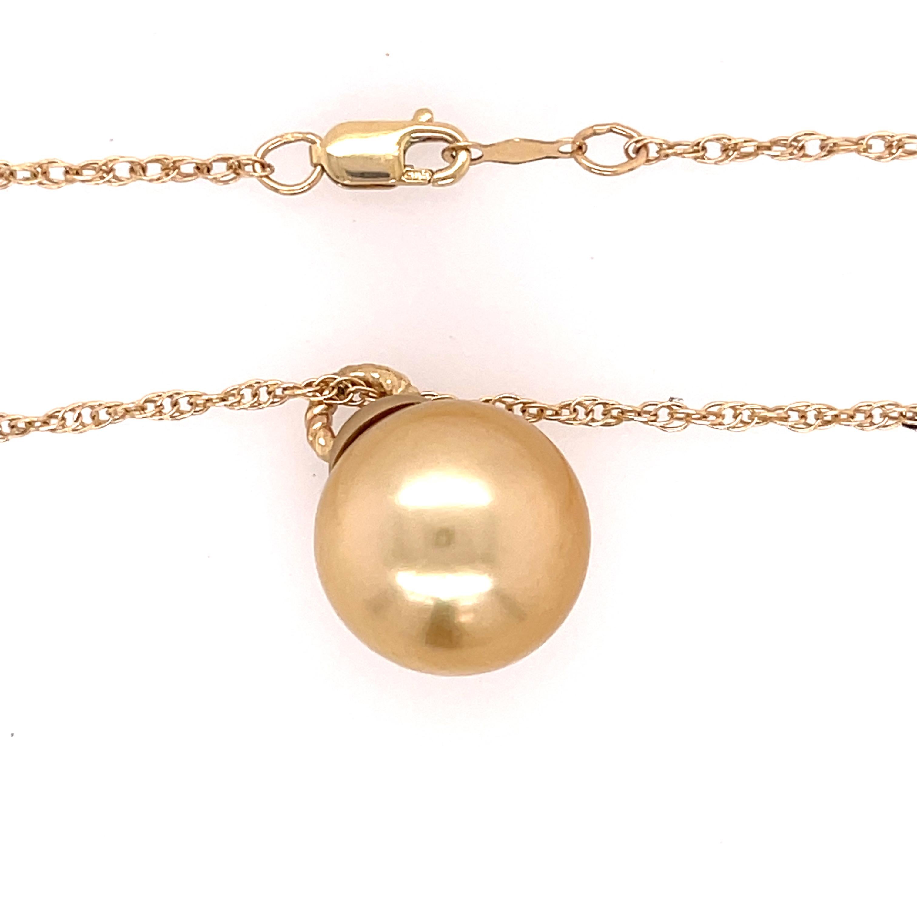 Gold South Sea pearl pendant on a 14k yellow gold chain. The pearl is 13.50mm in width on a 18 inch rope chain. Stamped 14k.