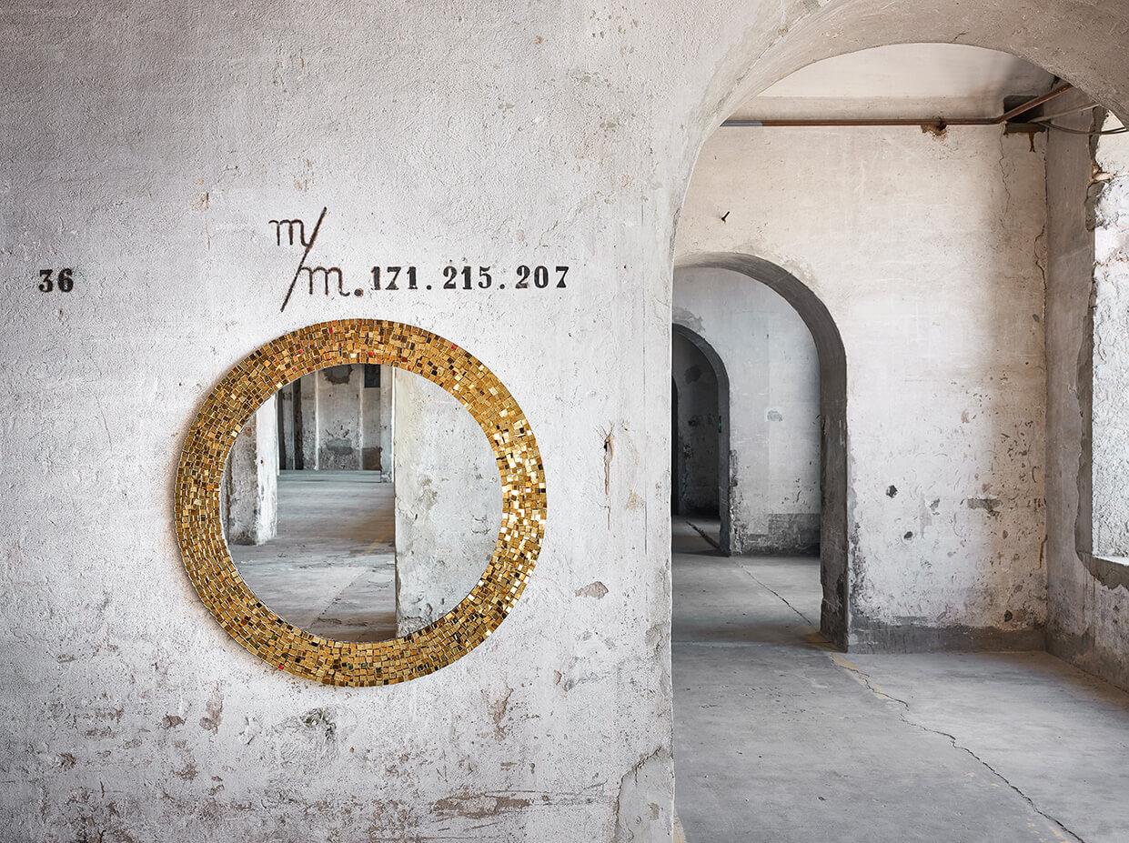 Modern Gold Sovrapposto Round Mirror by Davide Medri For Sale
