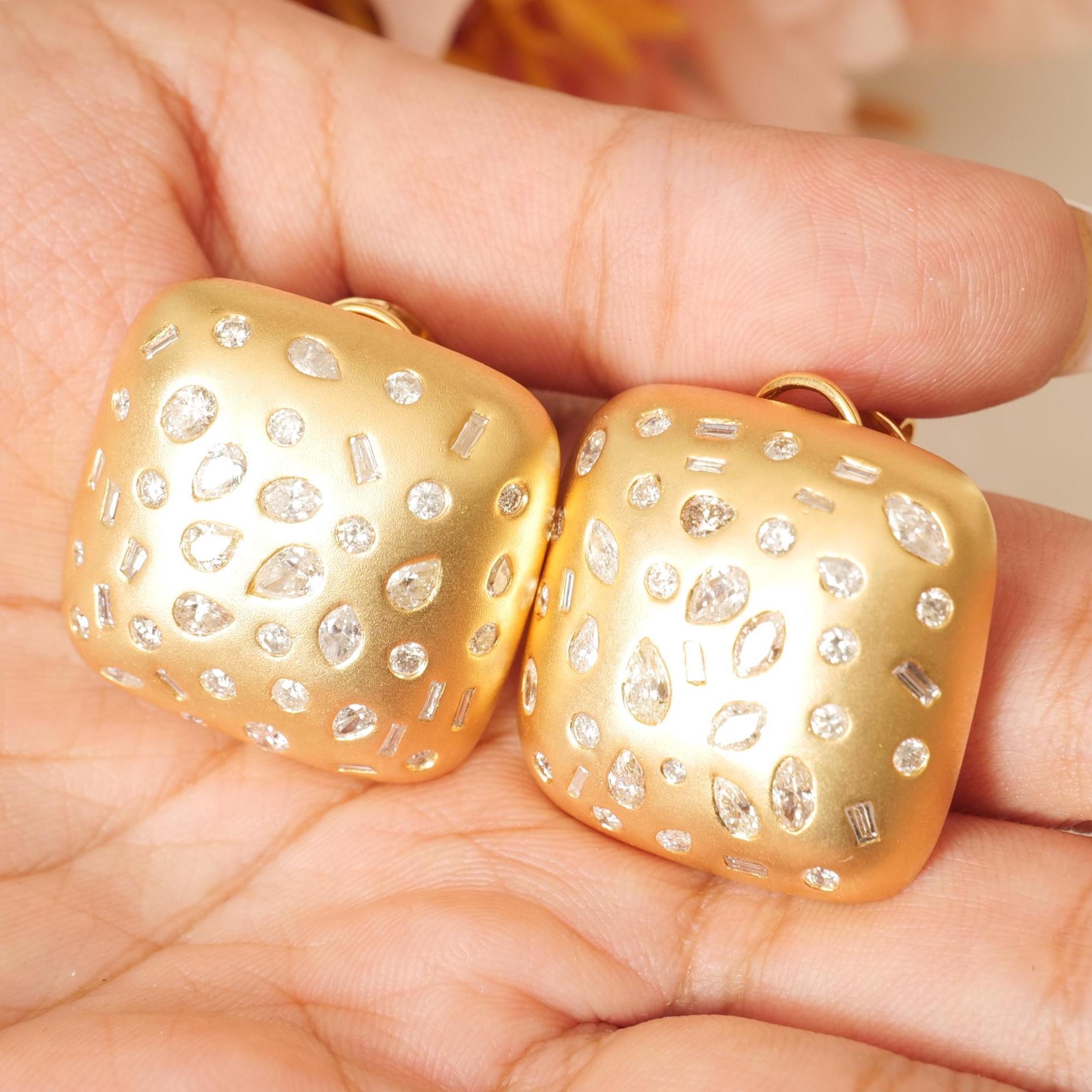 Pendientes de oro con cúpula cuadrada y diamantes engarzados en oro macizo de 14k (certificado) Corte redondo en venta