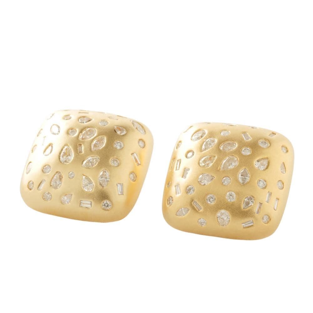 Pendientes de oro con cúpula cuadrada y diamantes engarzados en oro macizo de 14k (certificado) en Nuevo estado para la venta en New Delhi, DL
