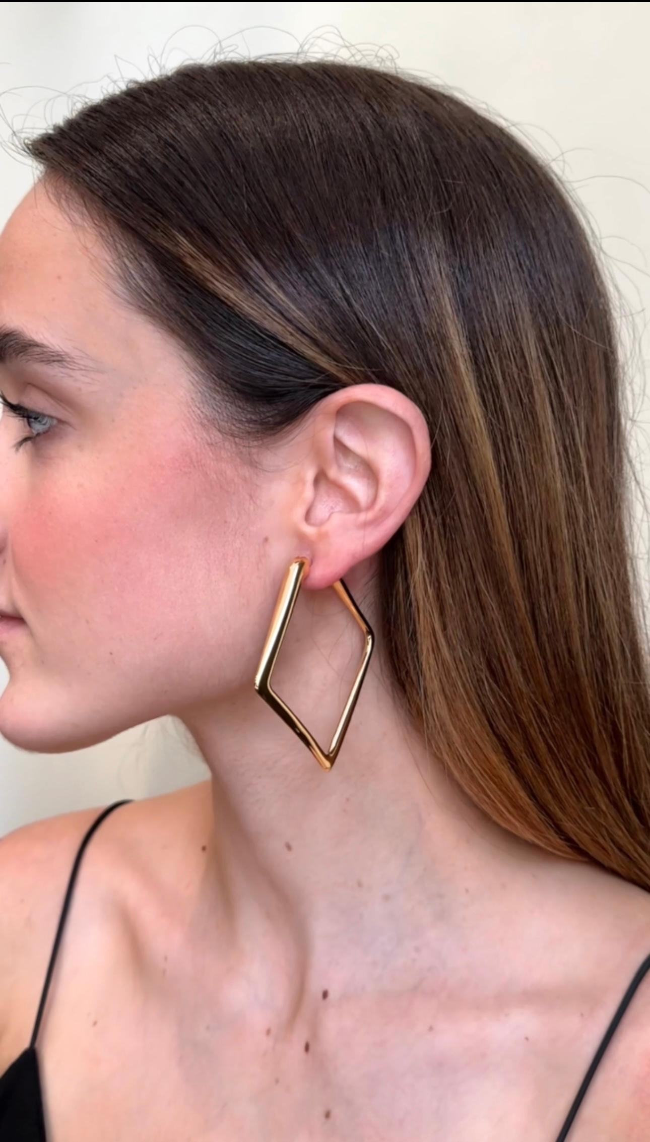 Gold Square Hoop Earrings In New Condition For Sale In New York, NY