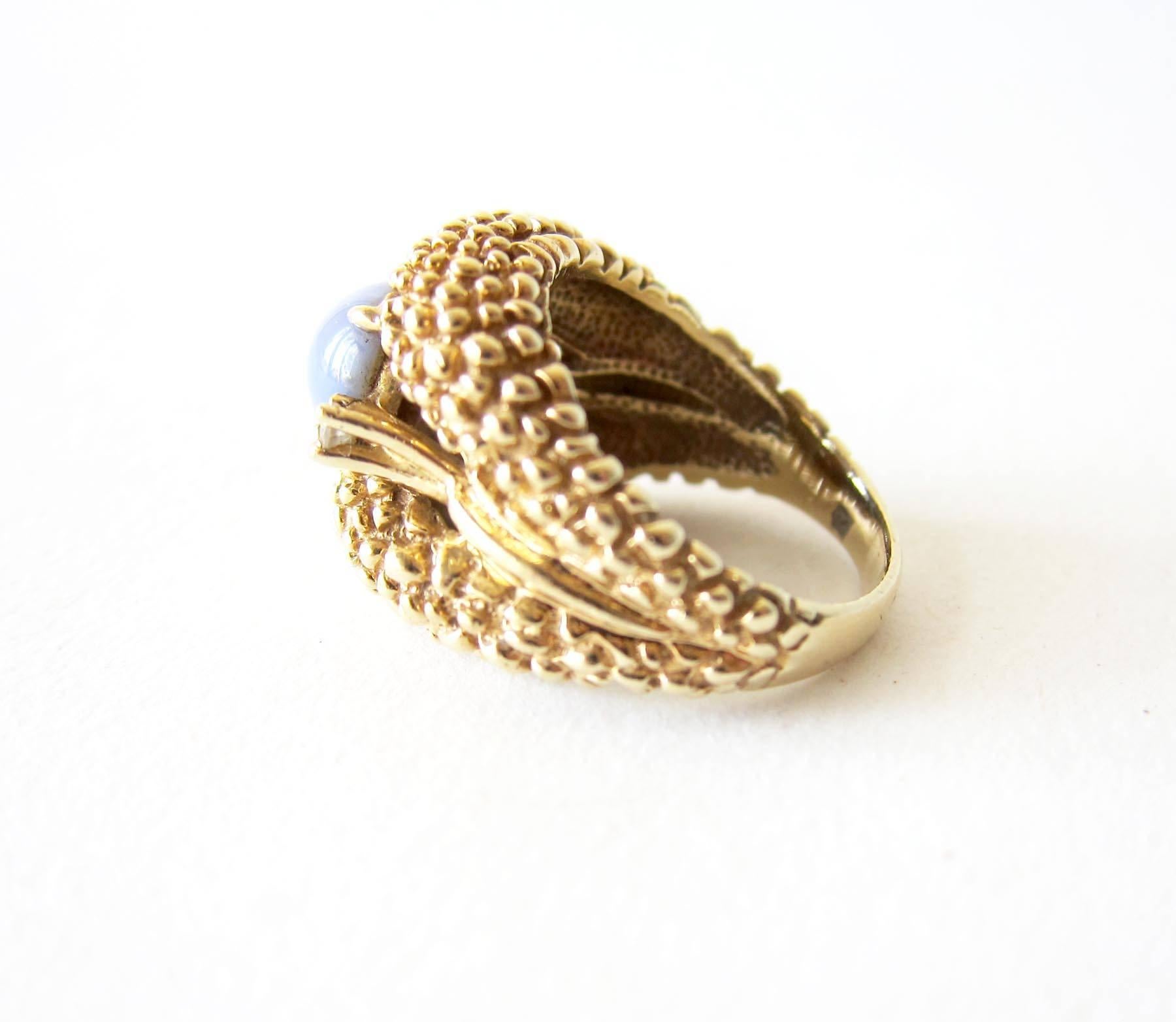 Gold Star Sapphire Diamond Textured Modernist Ring In Good Condition In Palm Springs, CA