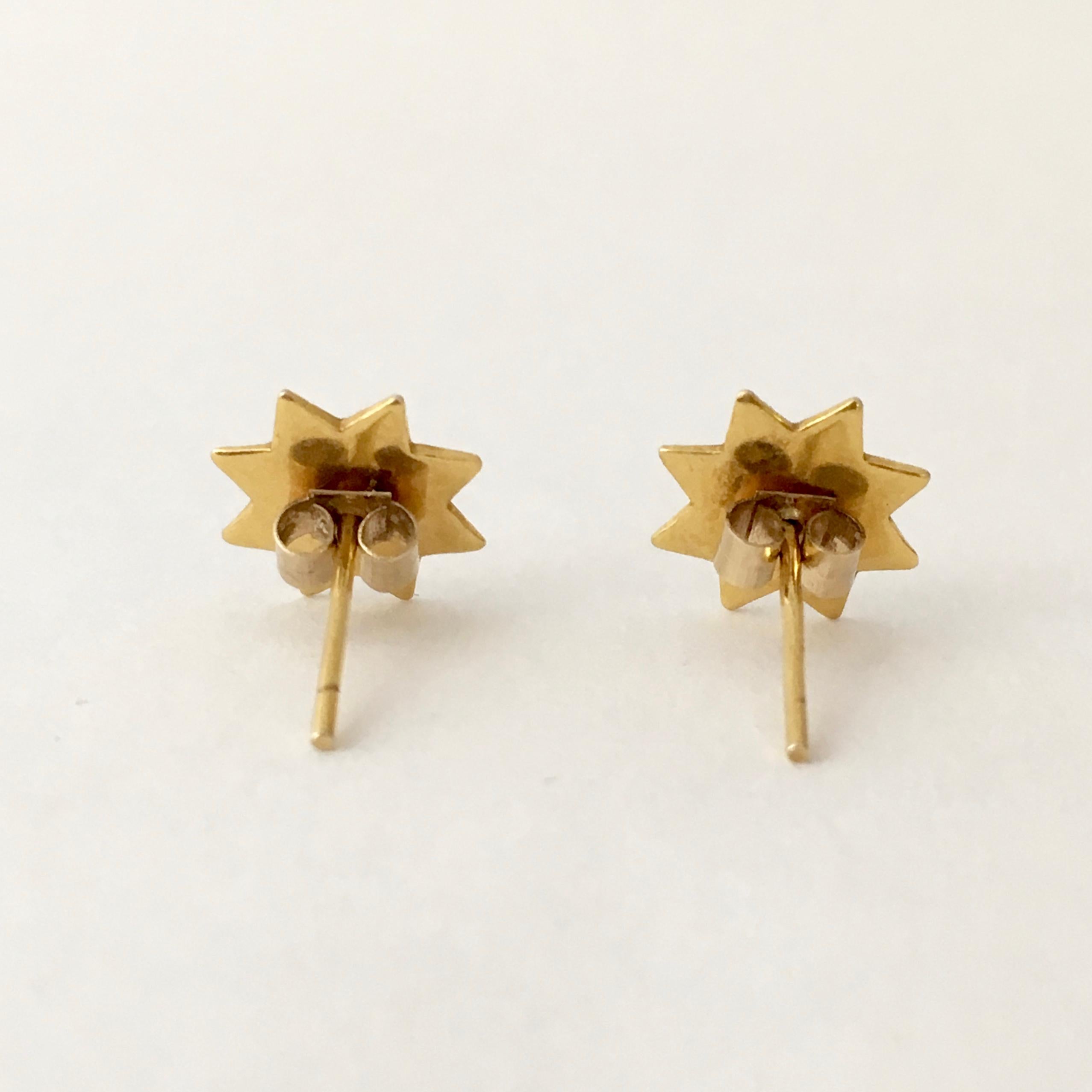 Contemporary Gold Star Stud Earrings 1970s Vintage Jewelry Celestial