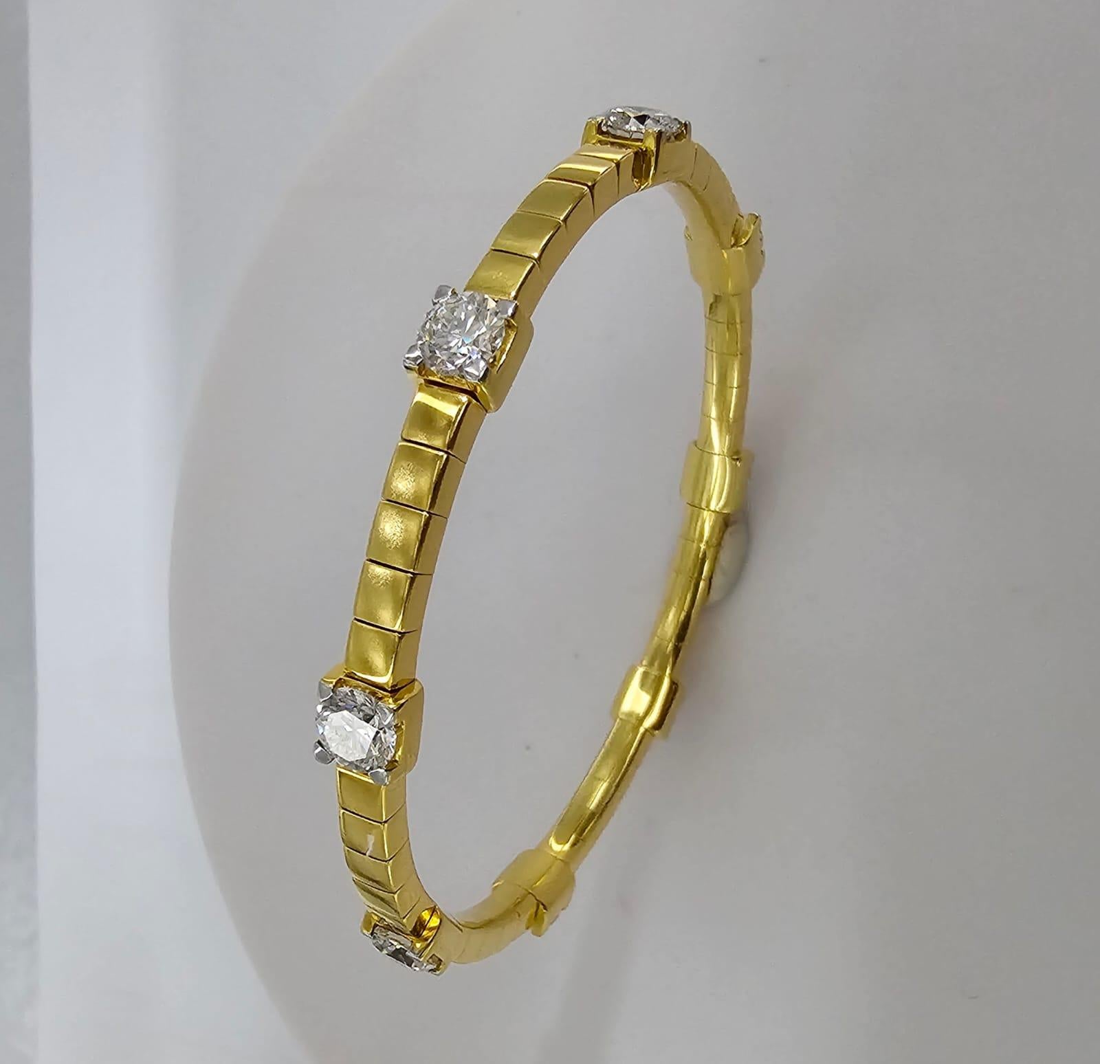 Brilliant Cut Gold stretch Bracelet with 5 carat diamonds  For Sale