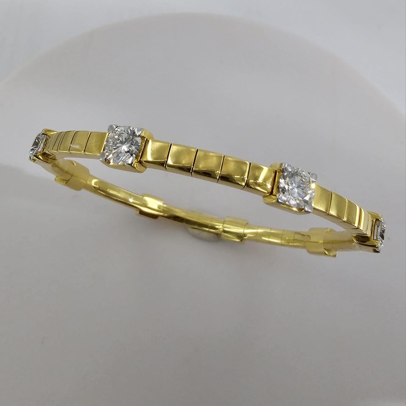Gold stretch Bracelet with 5 carat diamonds  In New Condition For Sale In Bangkok, TH