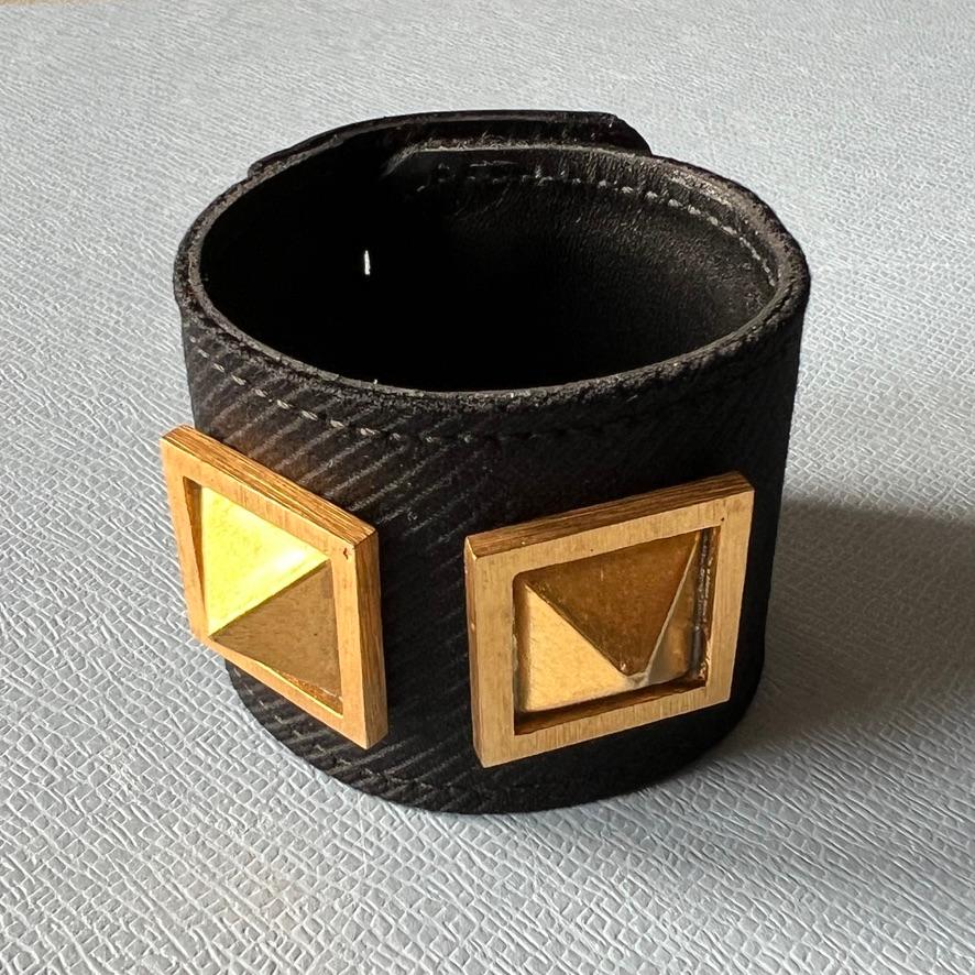 Tachuelas de oro Lana fina negra Pulsera de cuero negro Piel de becerro Moderno en venta