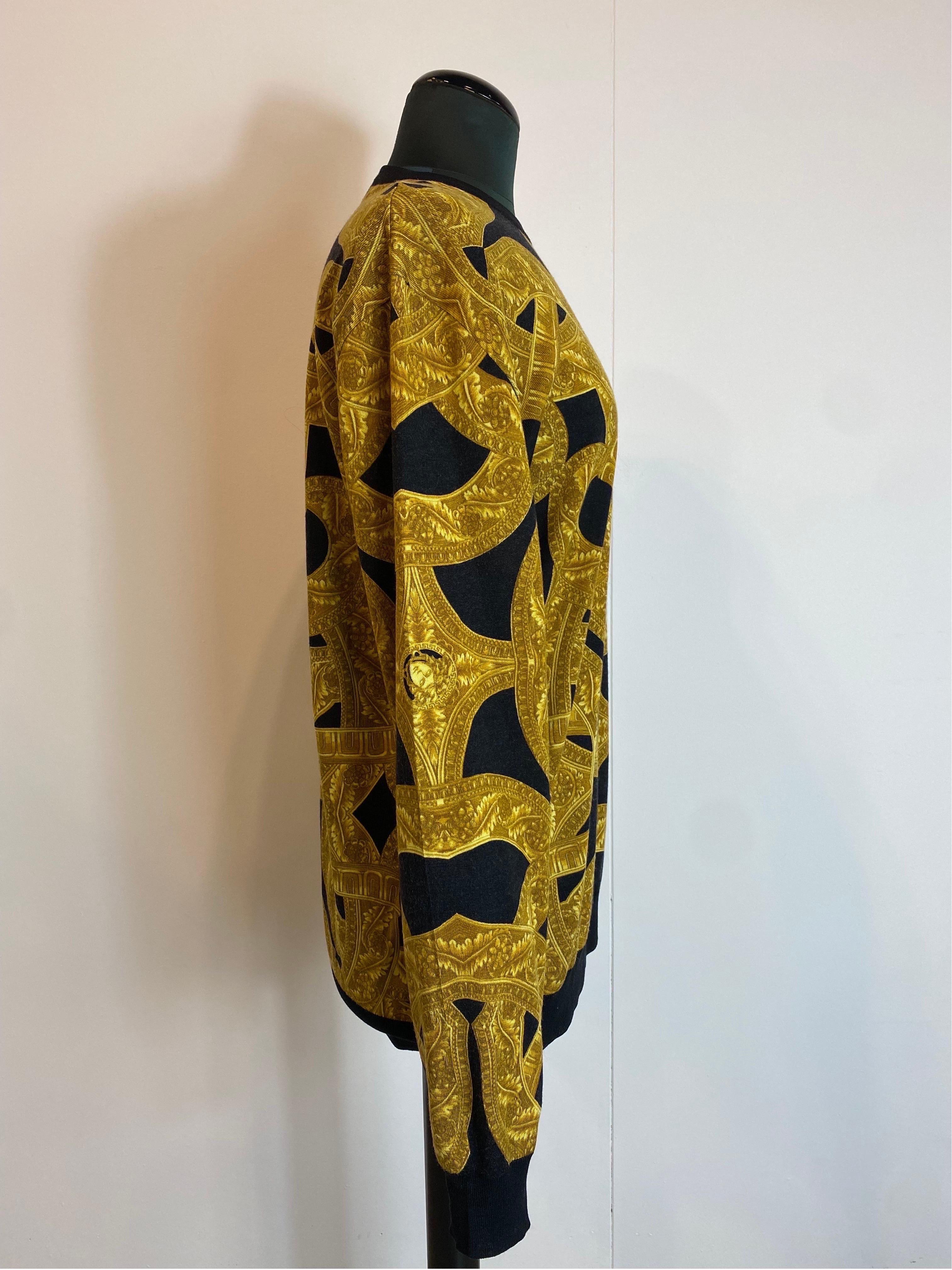 Gold sweater Versace In Excellent Condition For Sale In Carnate, IT